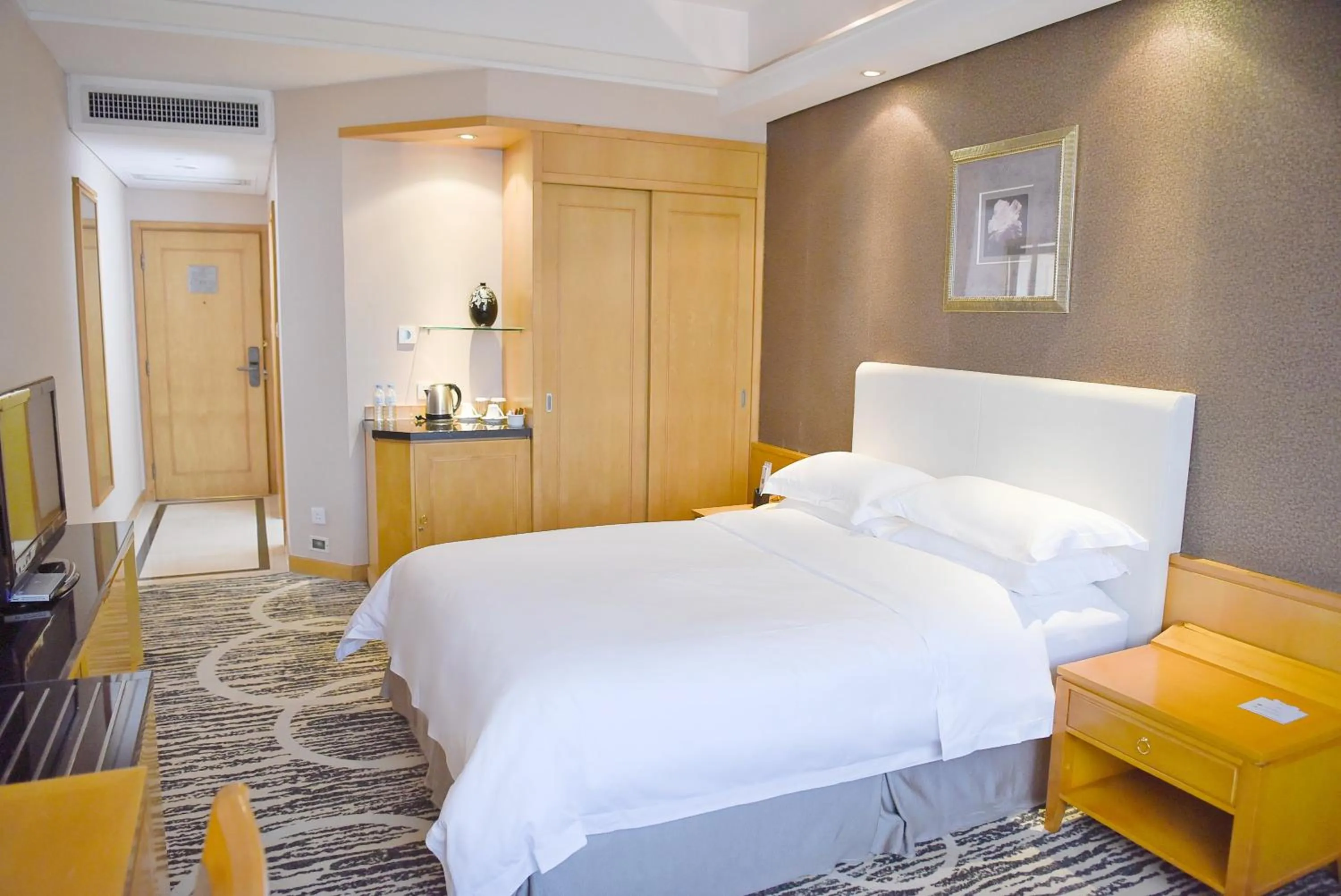 Photo of the whole room, Bed in Baiyun Hotel Guangzhou