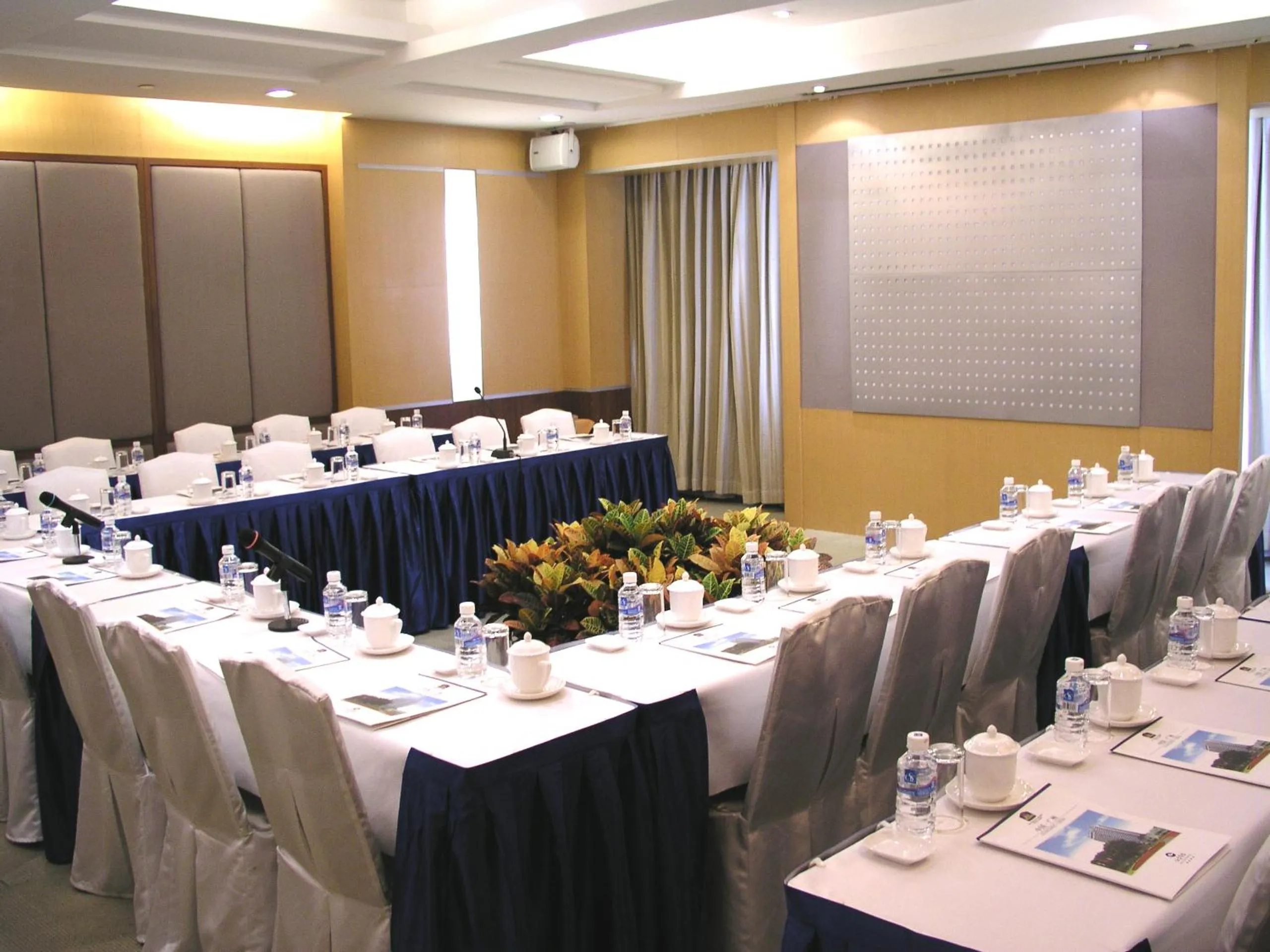 Business facilities in Baiyun Hotel Guangzhou