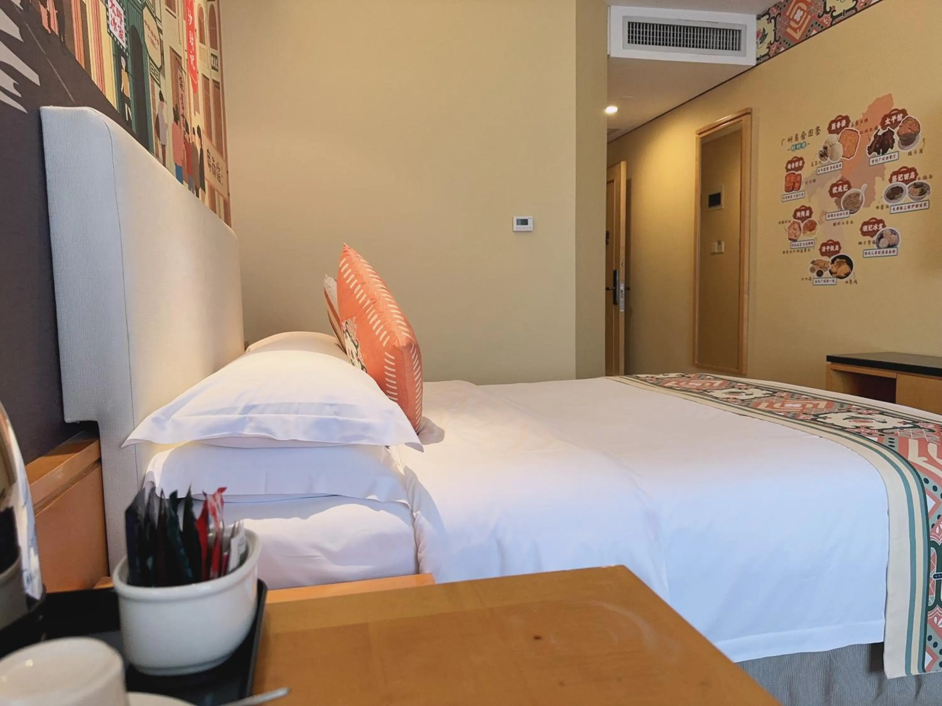 Photo of the whole room, Bed in Baiyun Hotel Guangzhou
