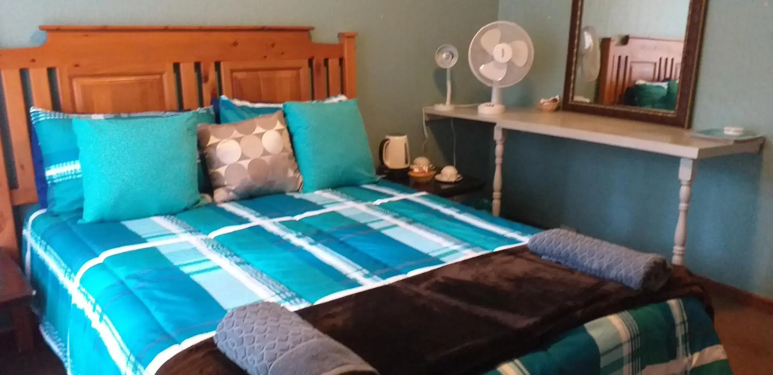 Double Room with Pool View - single occupancy in Thrush Nest Durban Double Room with Pool View - single occupancy in Thrush Nest Durban