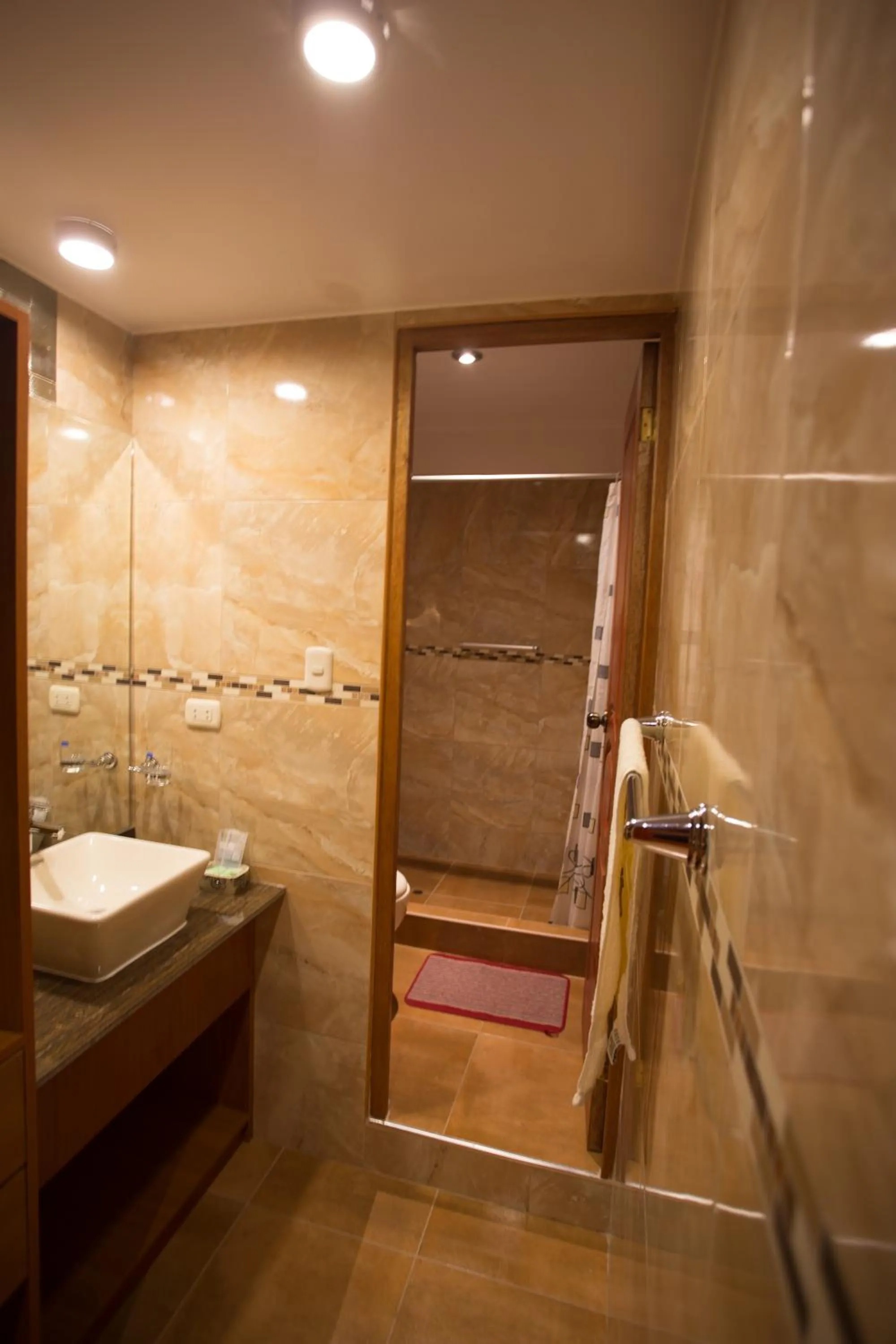 Shower in El Mariscal Cusco