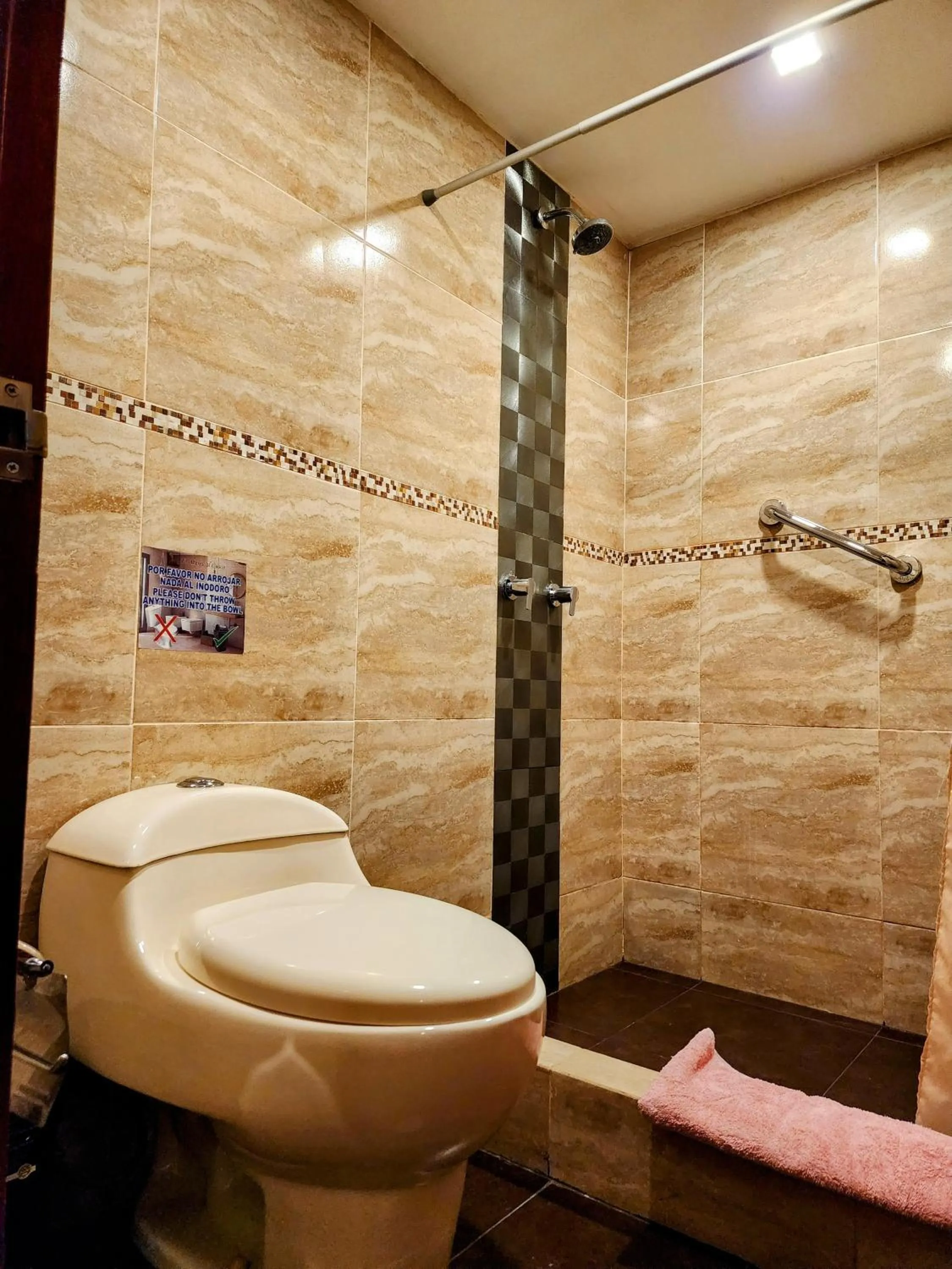 Shower in El Mariscal Cusco