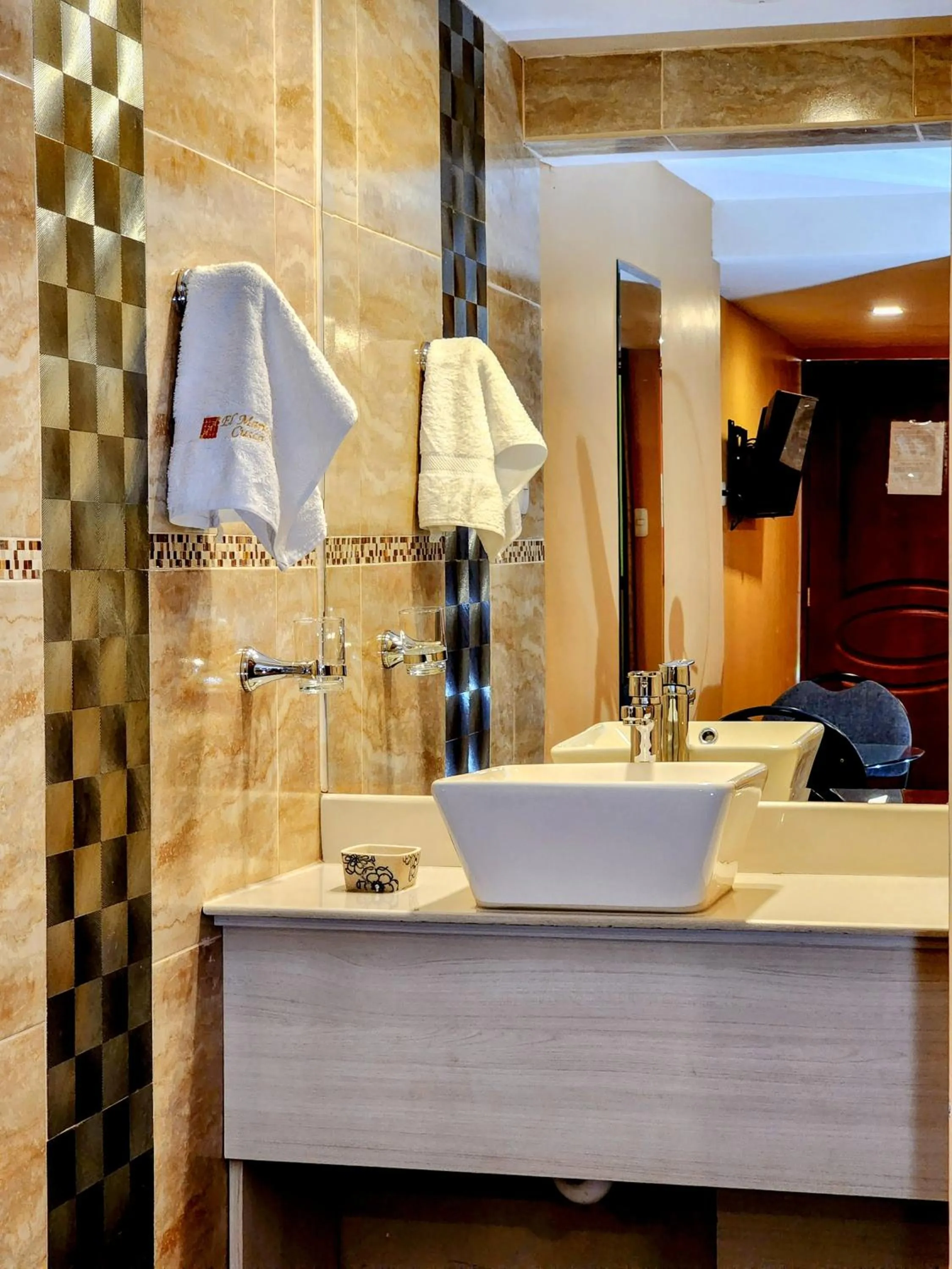 Bathroom in El Mariscal Cusco