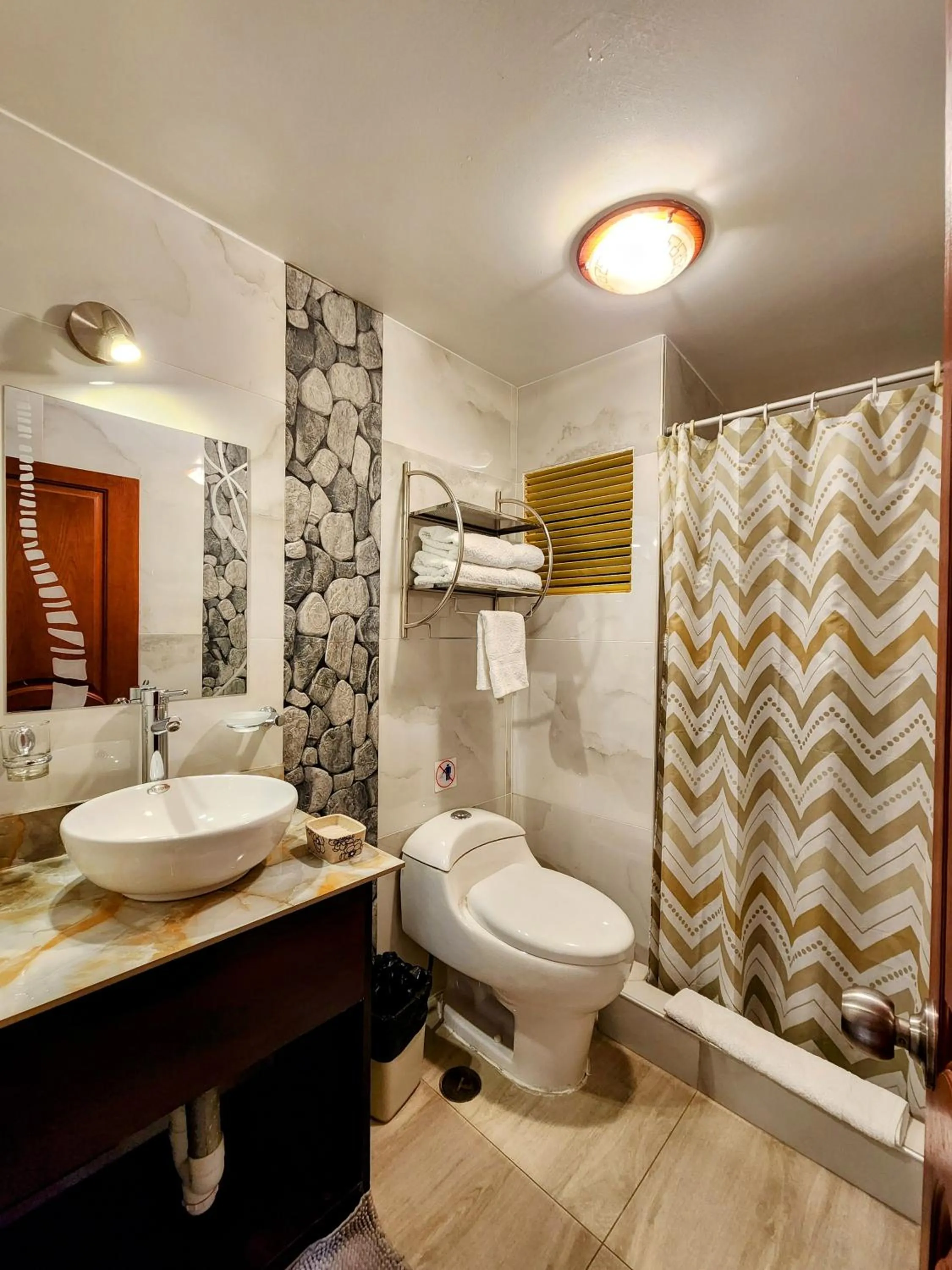 Bathroom in El Mariscal Cusco