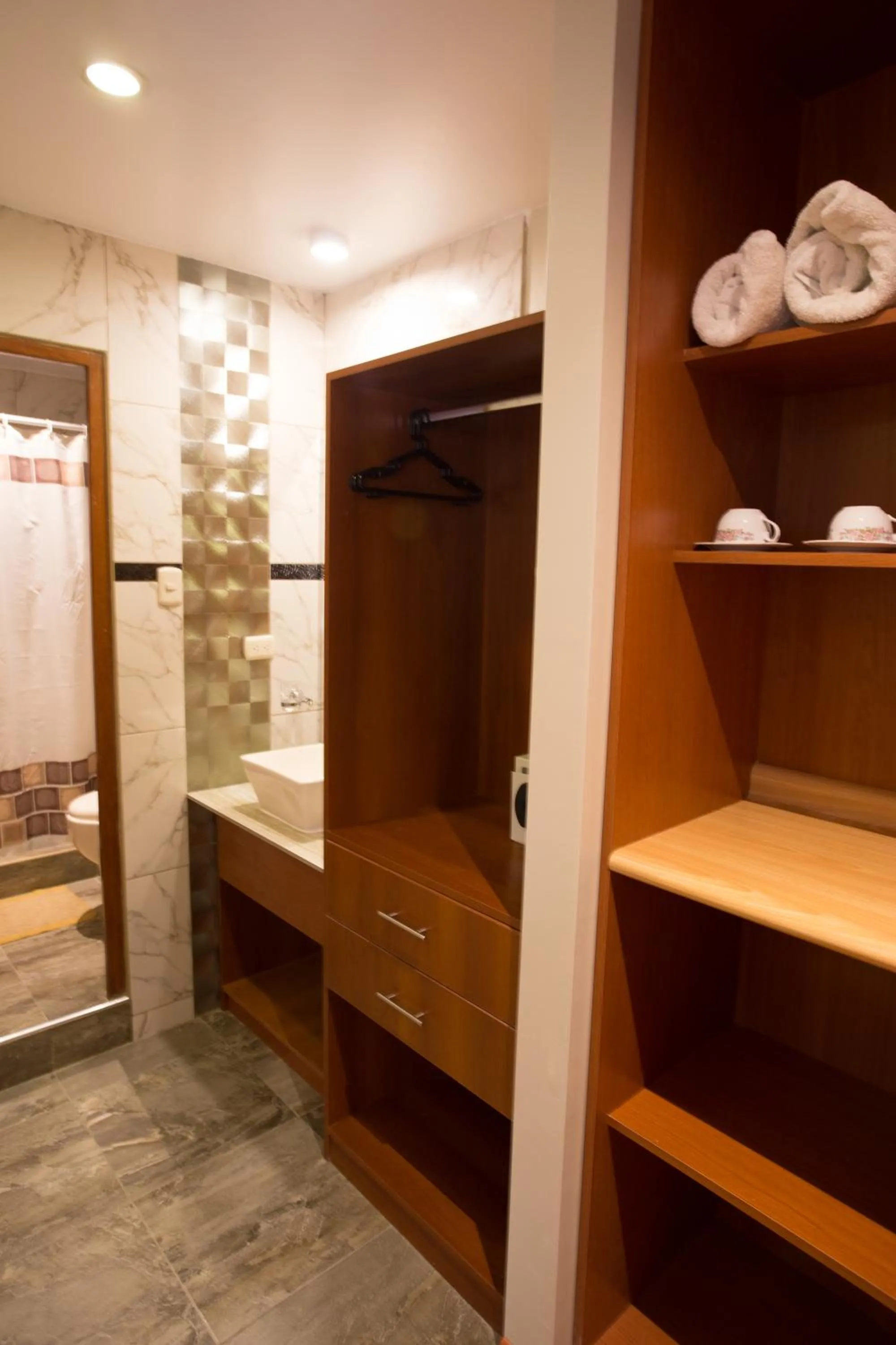 Bathroom, Bed in El Mariscal Cusco