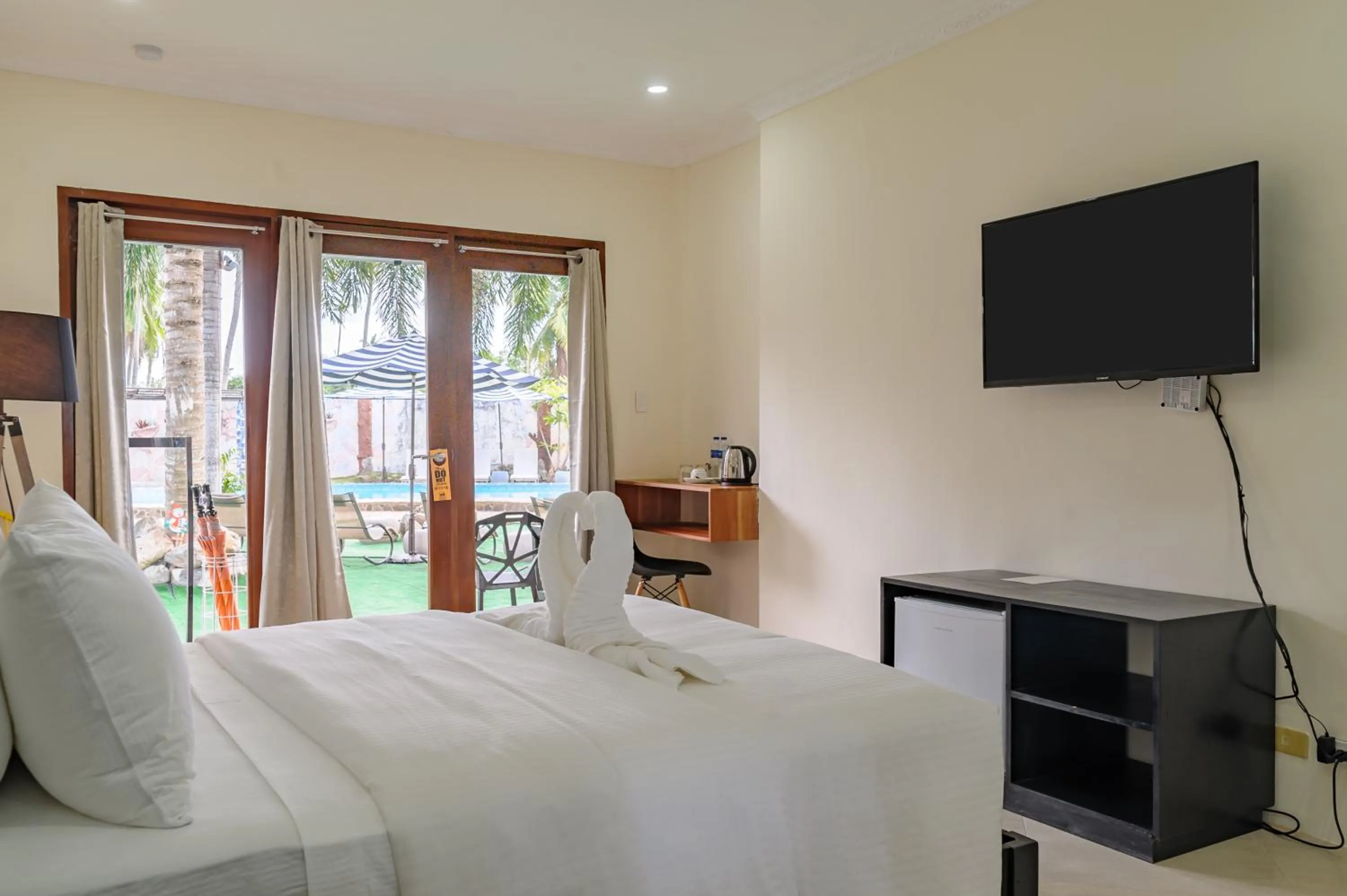 Photo of the whole room, Bed in Mario Dive Resort