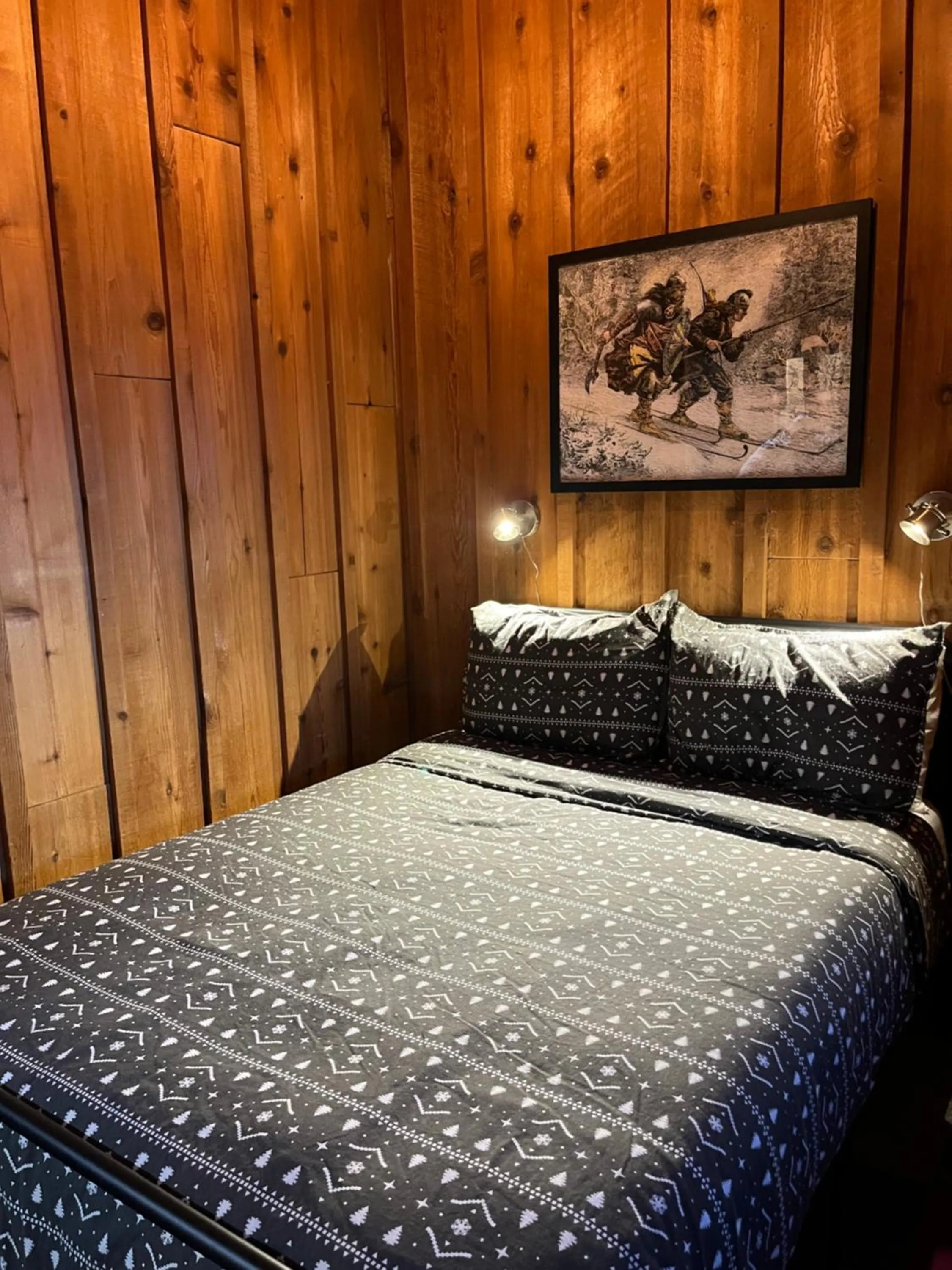 Bed in The Viking Lodge - Downtown Winter Park Colorado