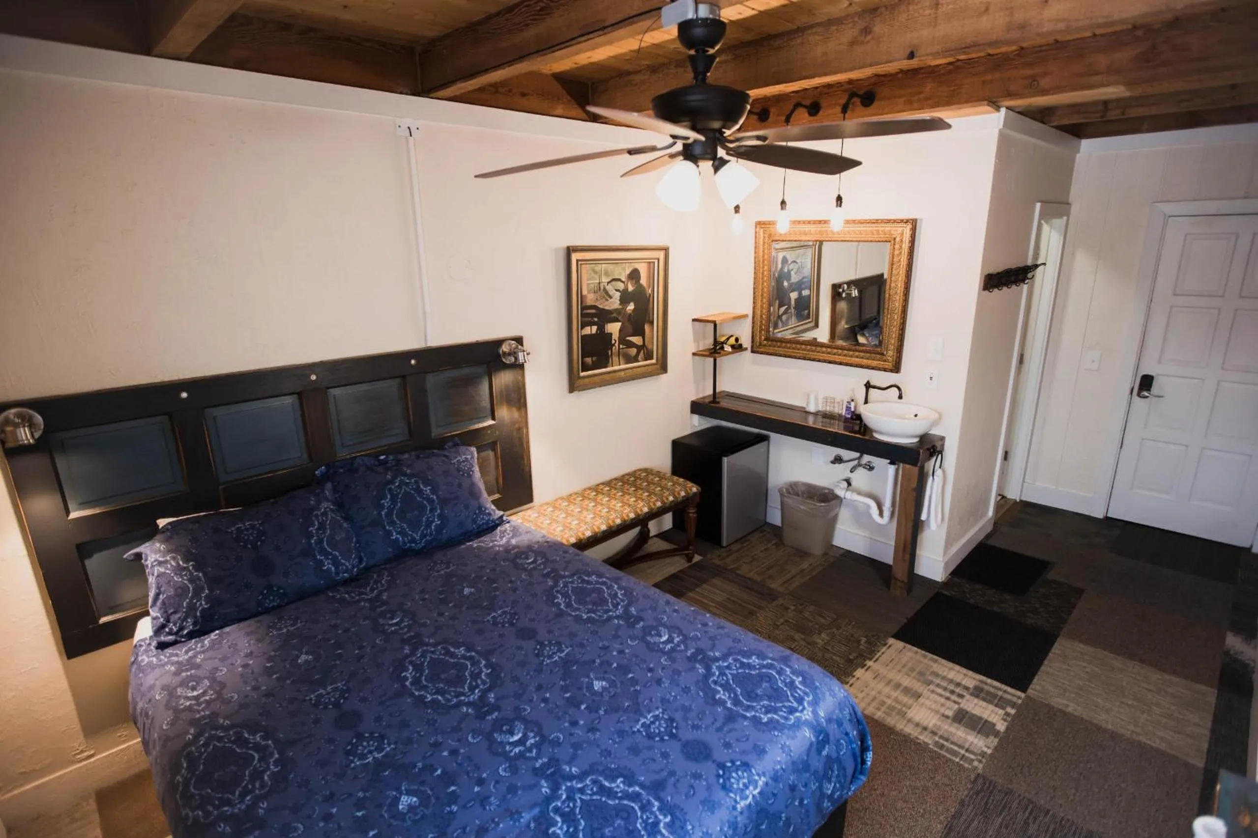 Bed in The Viking Lodge - Downtown Winter Park Colorado