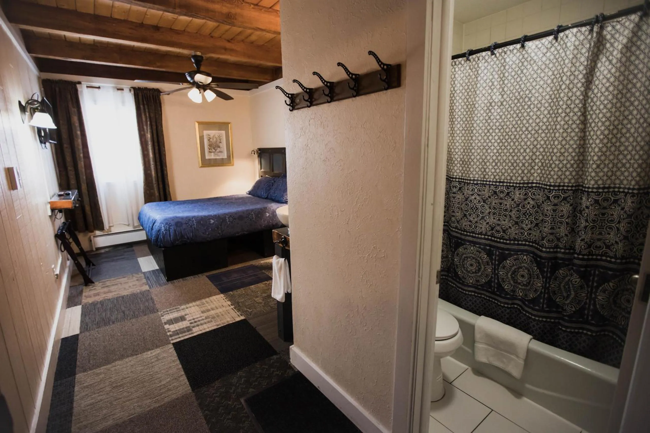 Bed in The Viking Lodge - Downtown Winter Park Colorado