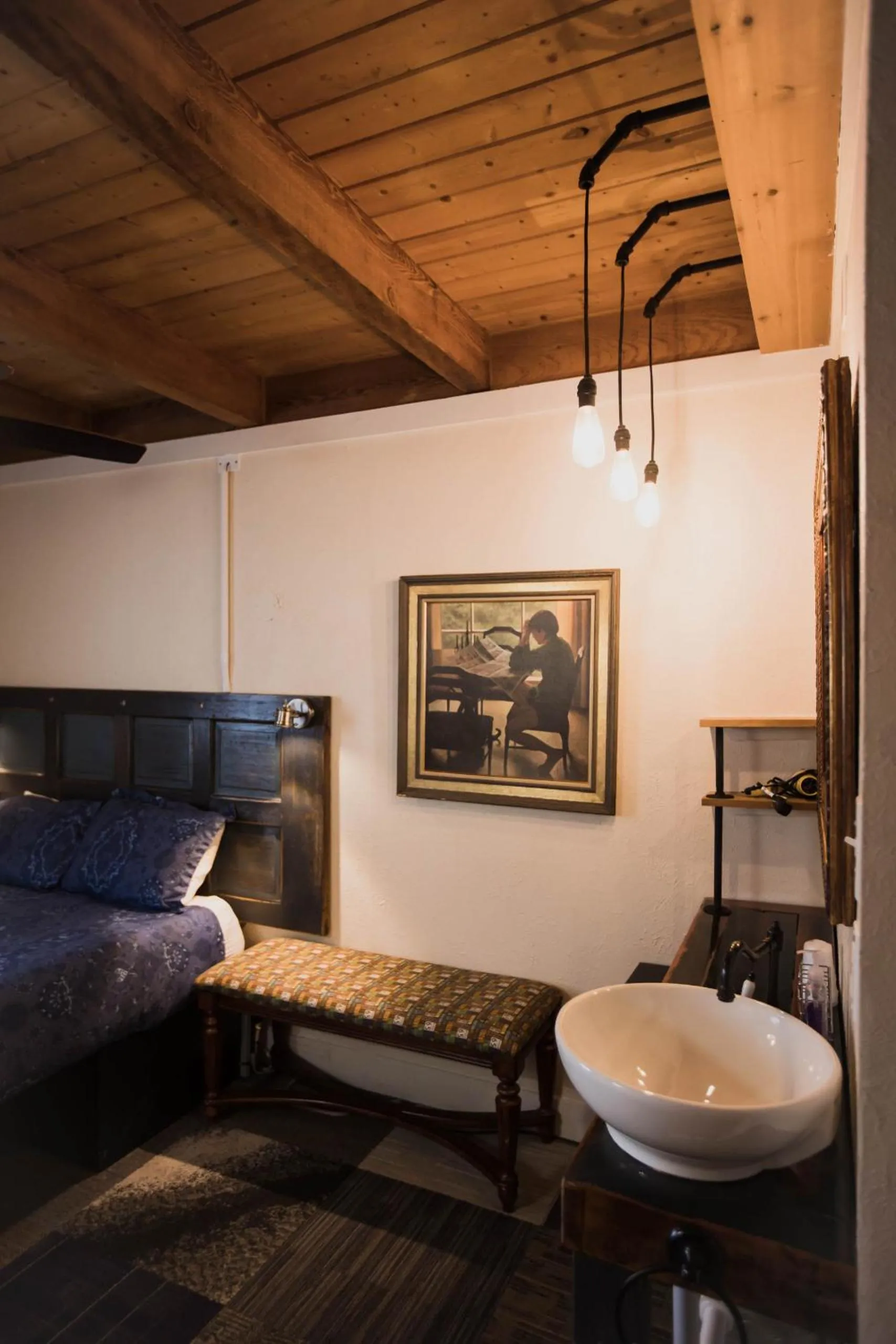 Bed in The Viking Lodge - Downtown Winter Park Colorado