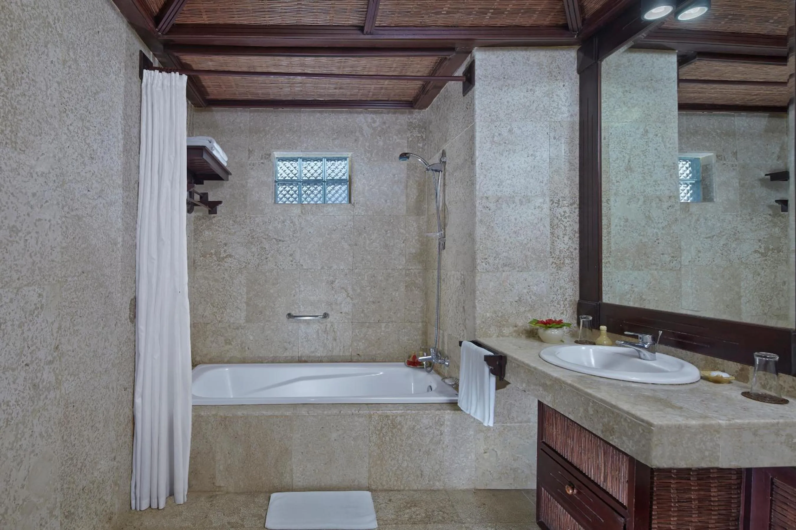 Bathroom in Hotel Tjampuhan Spa