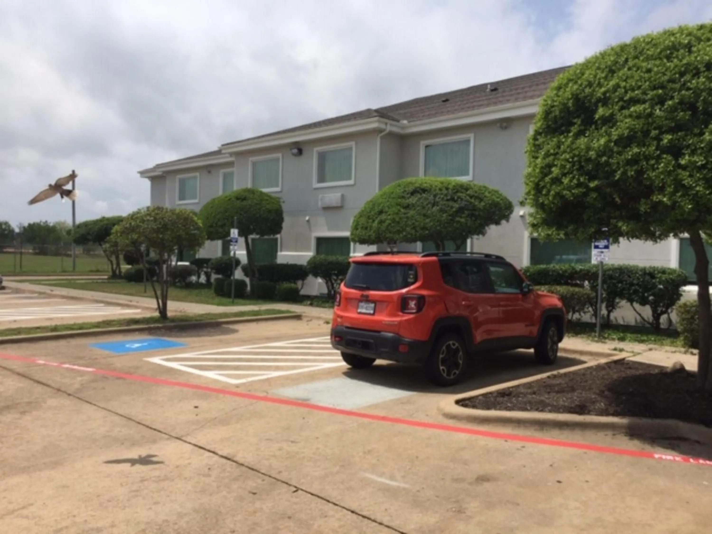 Parking in Studio 6 Burleson