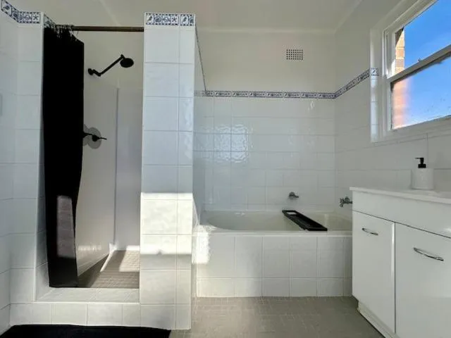 Shower in The Lakes Hotel