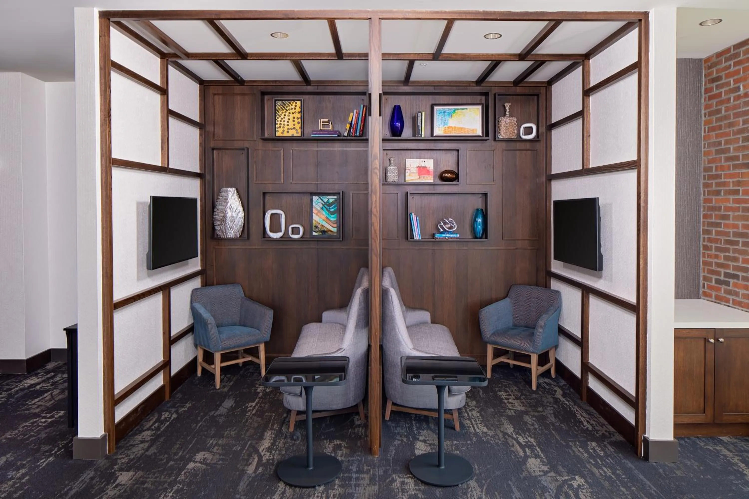 TV and multimedia in Hyatt Place Florence Downtown