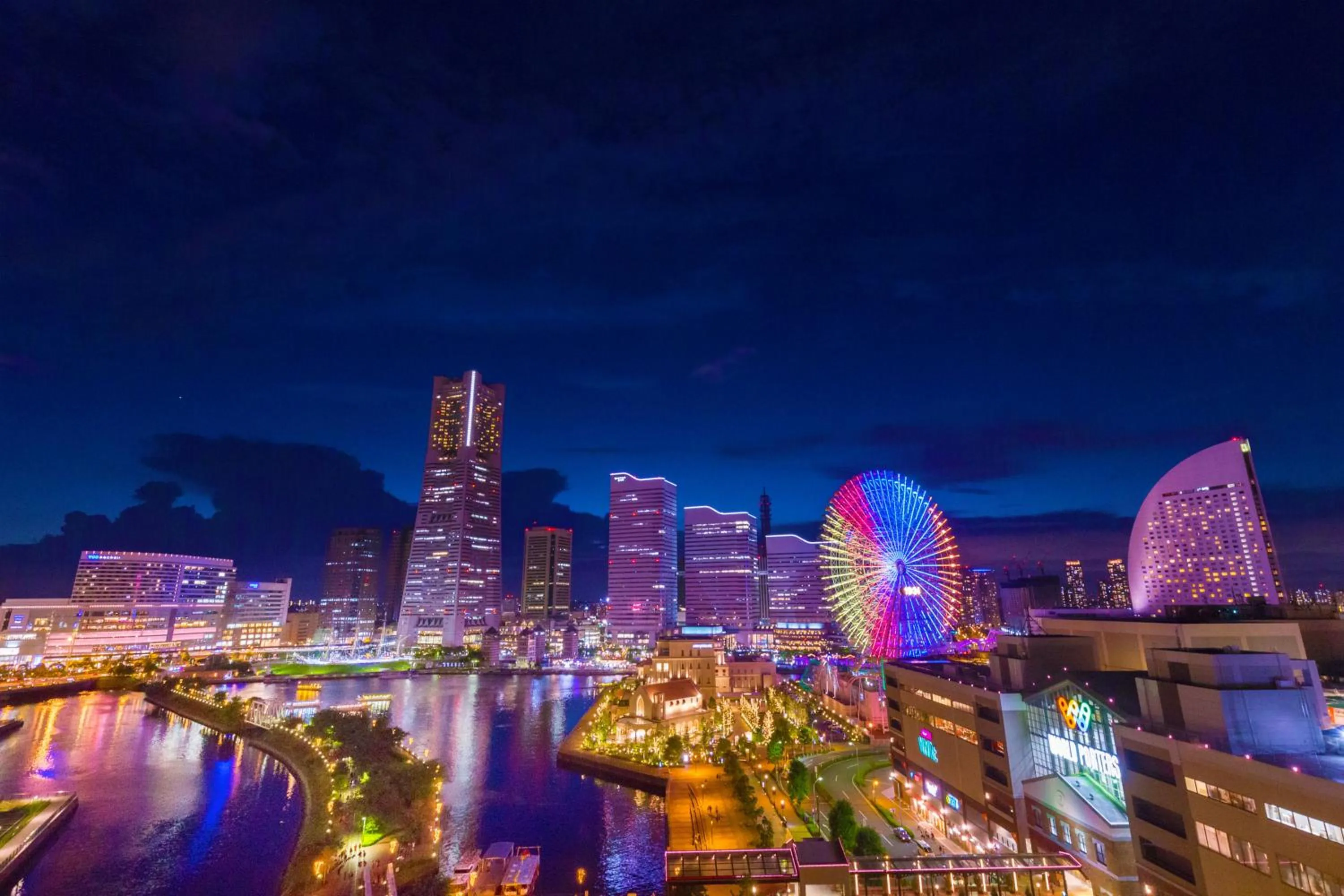 Night in Navios Yokohama