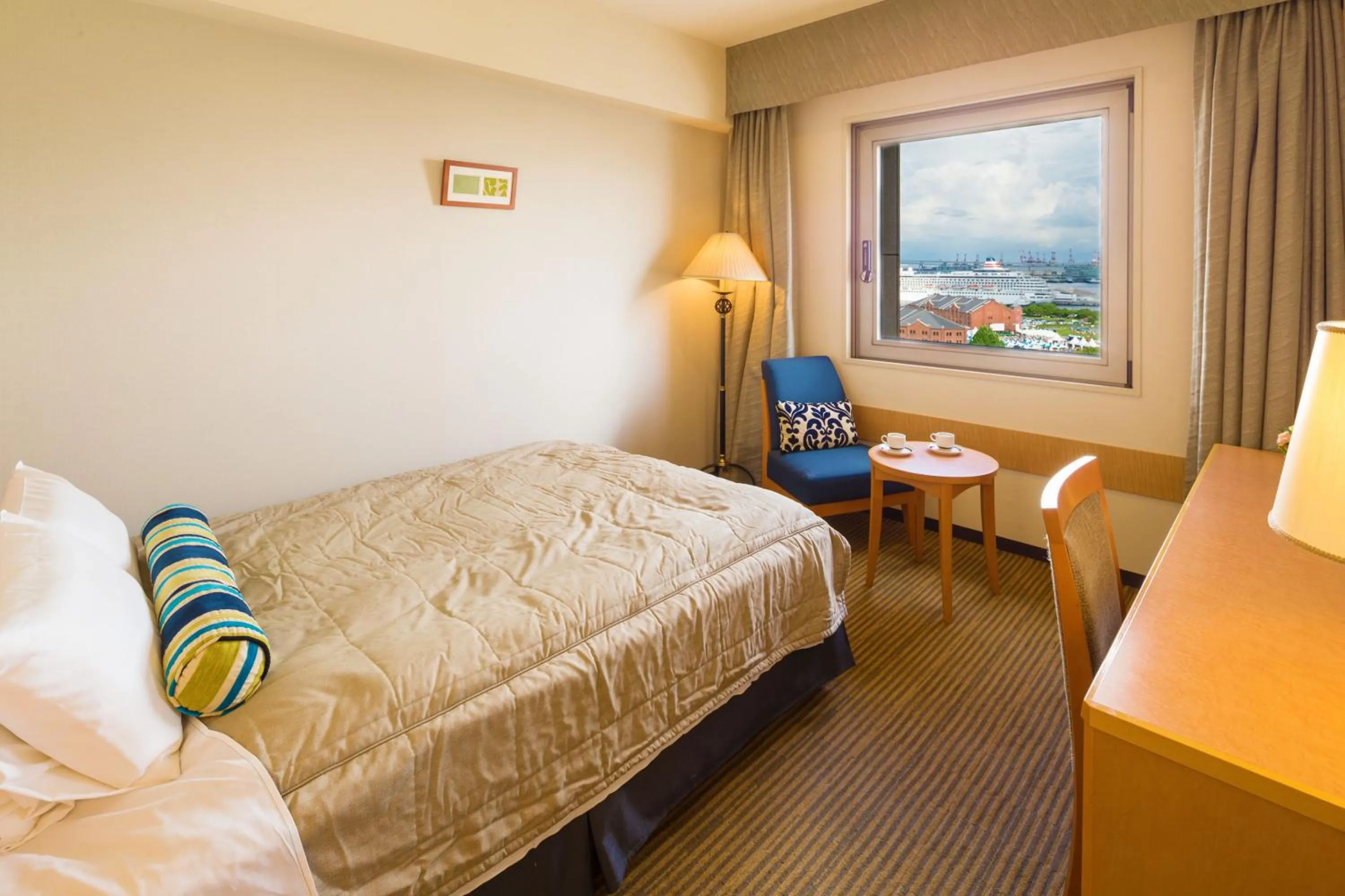 Day, Bed in Navios Yokohama