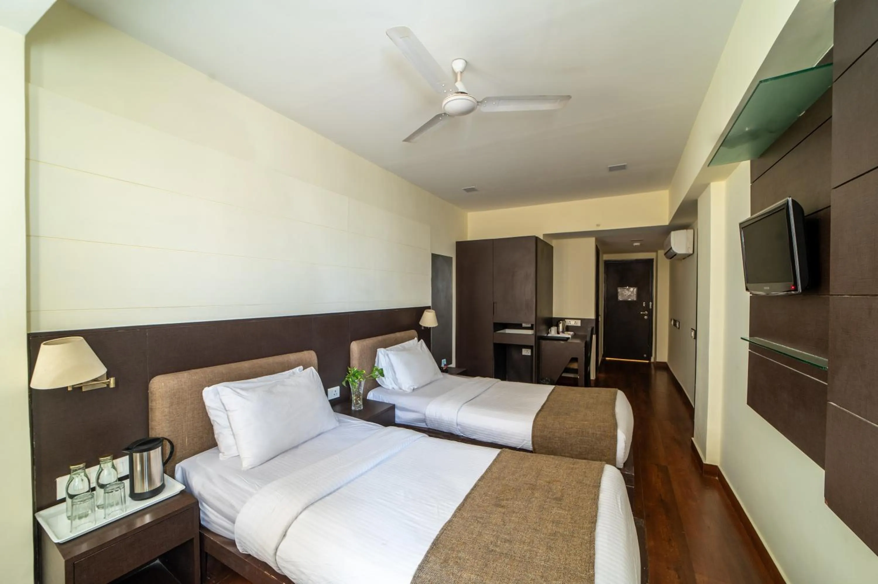 Bedroom, Bed in Whispering Palms Hotel Jaipur