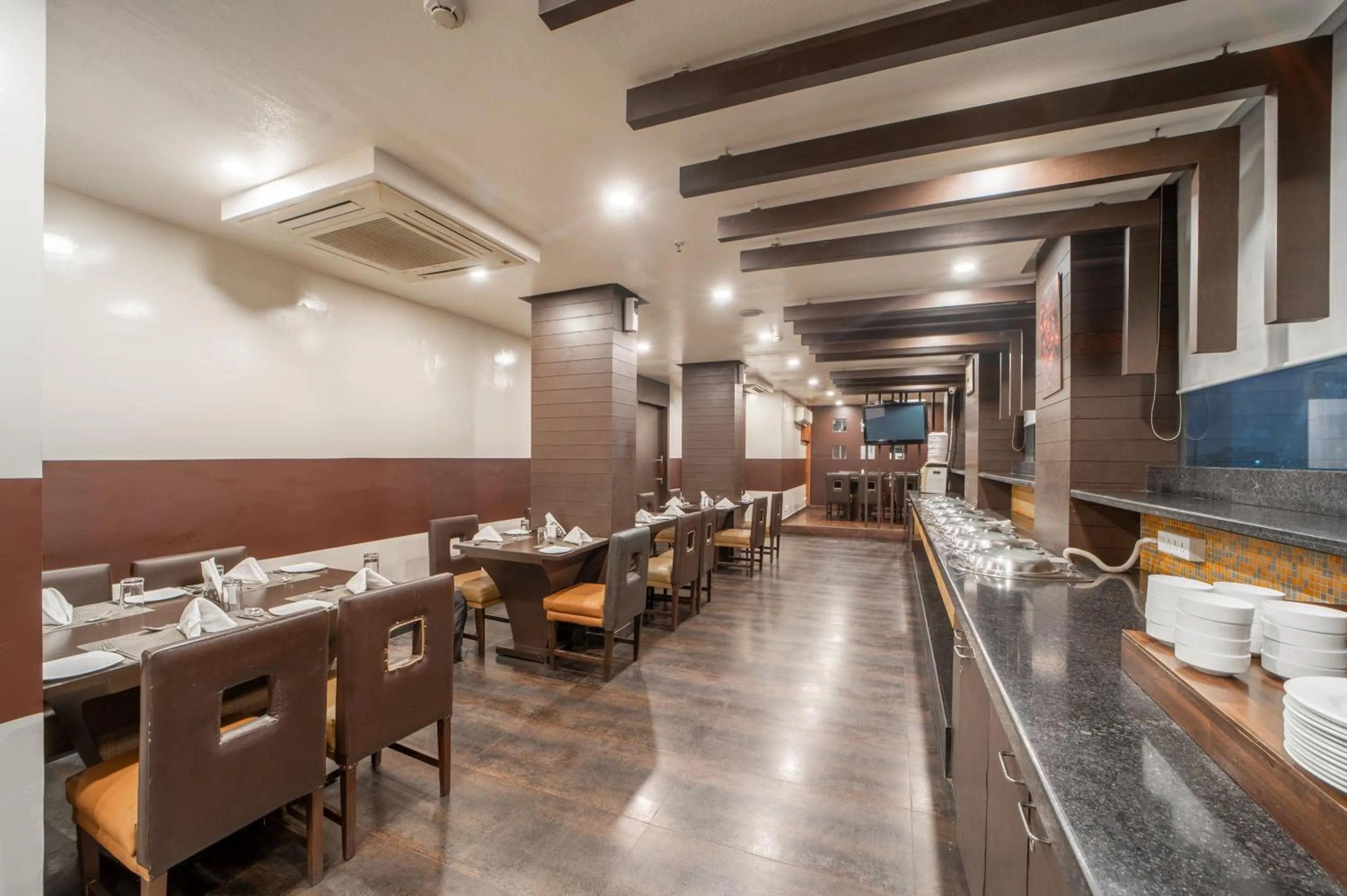 Restaurant/places to eat in Whispering Palms Hotel Jaipur