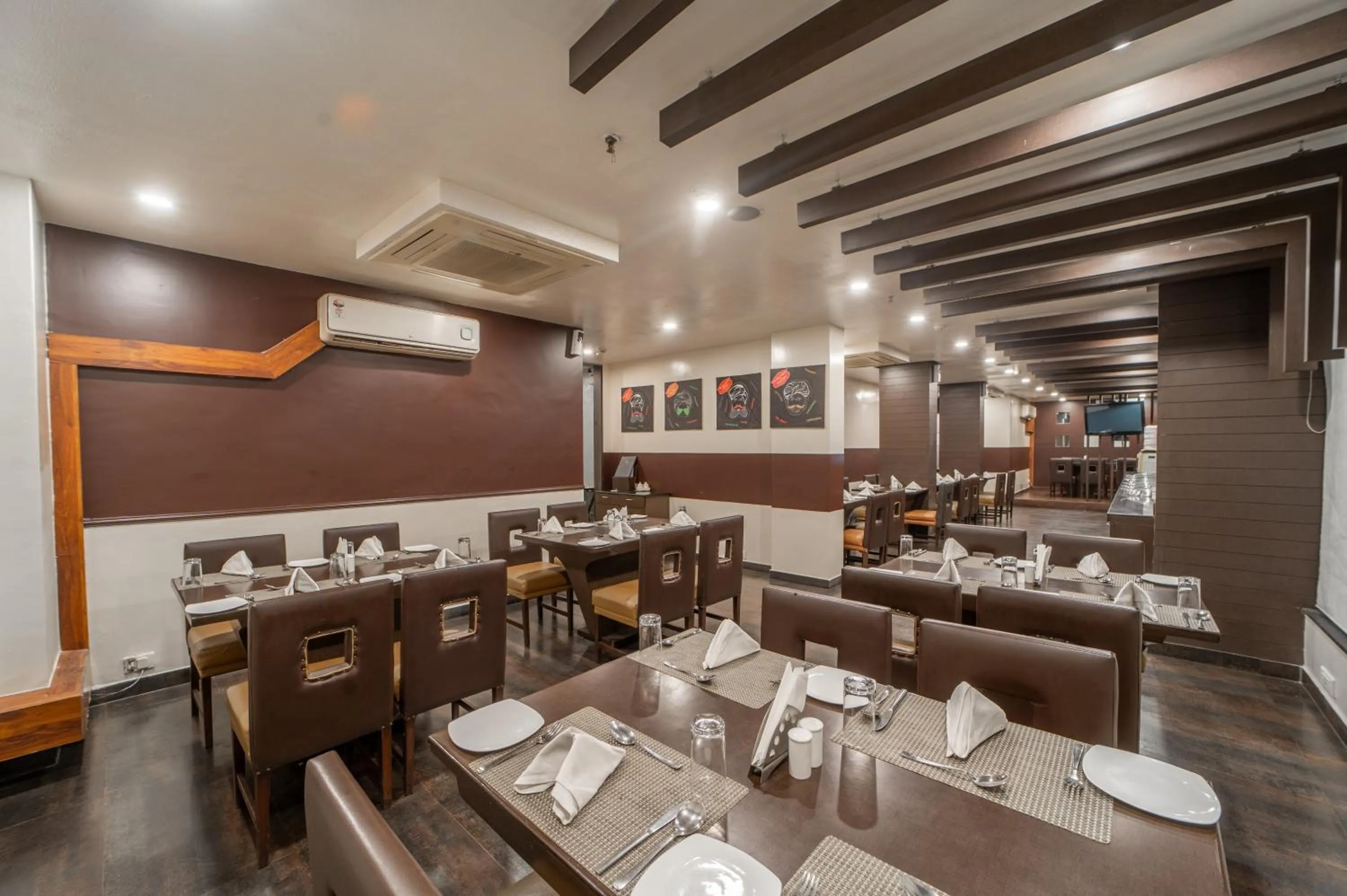 Restaurant/places to eat in Whispering Palms Hotel Jaipur