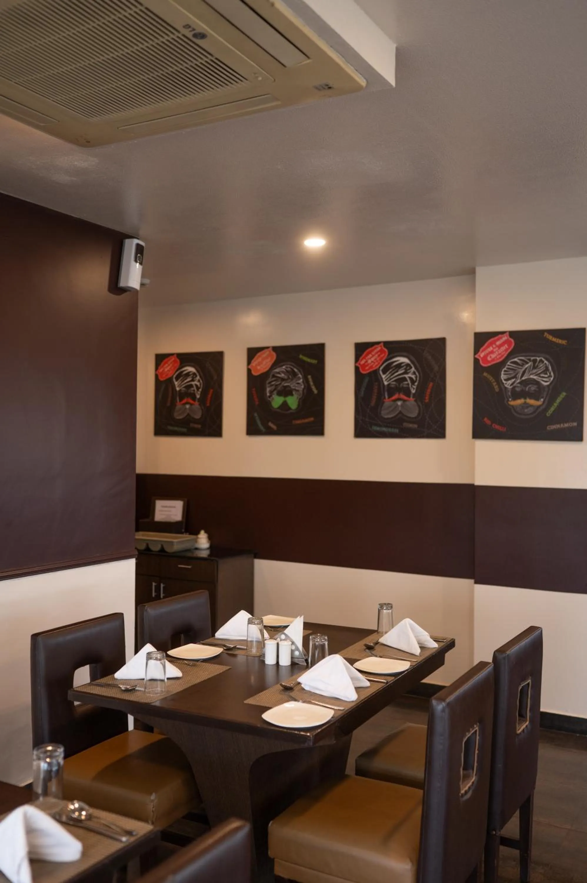 Restaurant/places to eat in Whispering Palms Hotel Jaipur