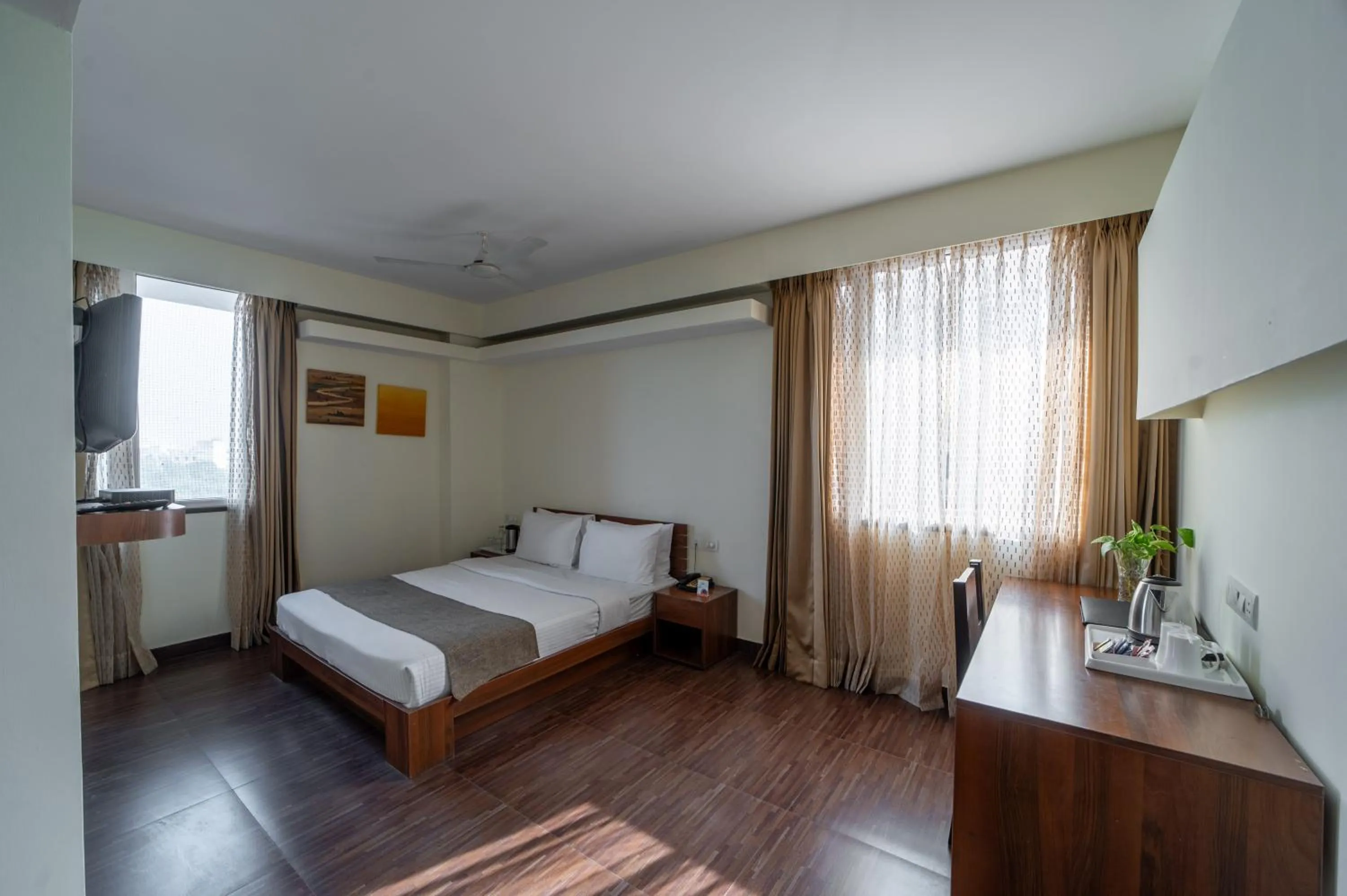 Bedroom, Bed in Whispering Palms Hotel Jaipur