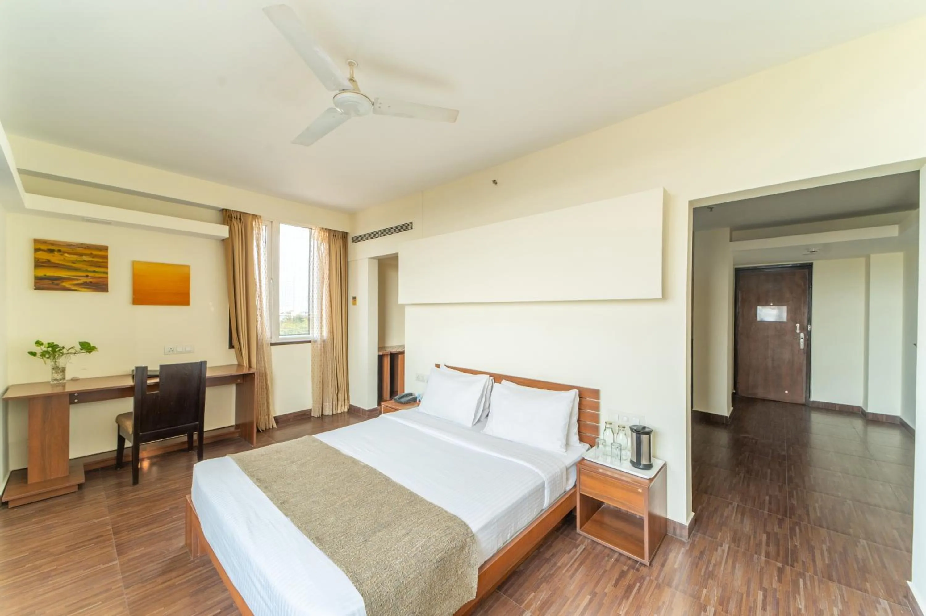 Bedroom, Bed in Whispering Palms Hotel Jaipur