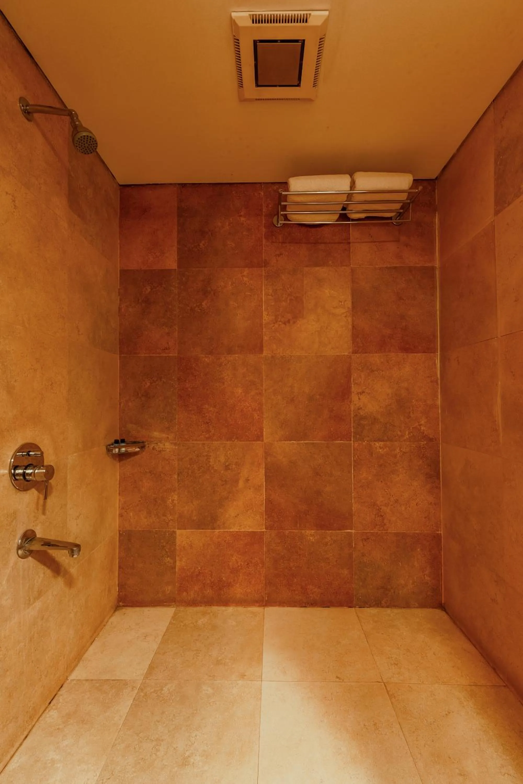 Bathroom in Whispering Palms Hotel Jaipur