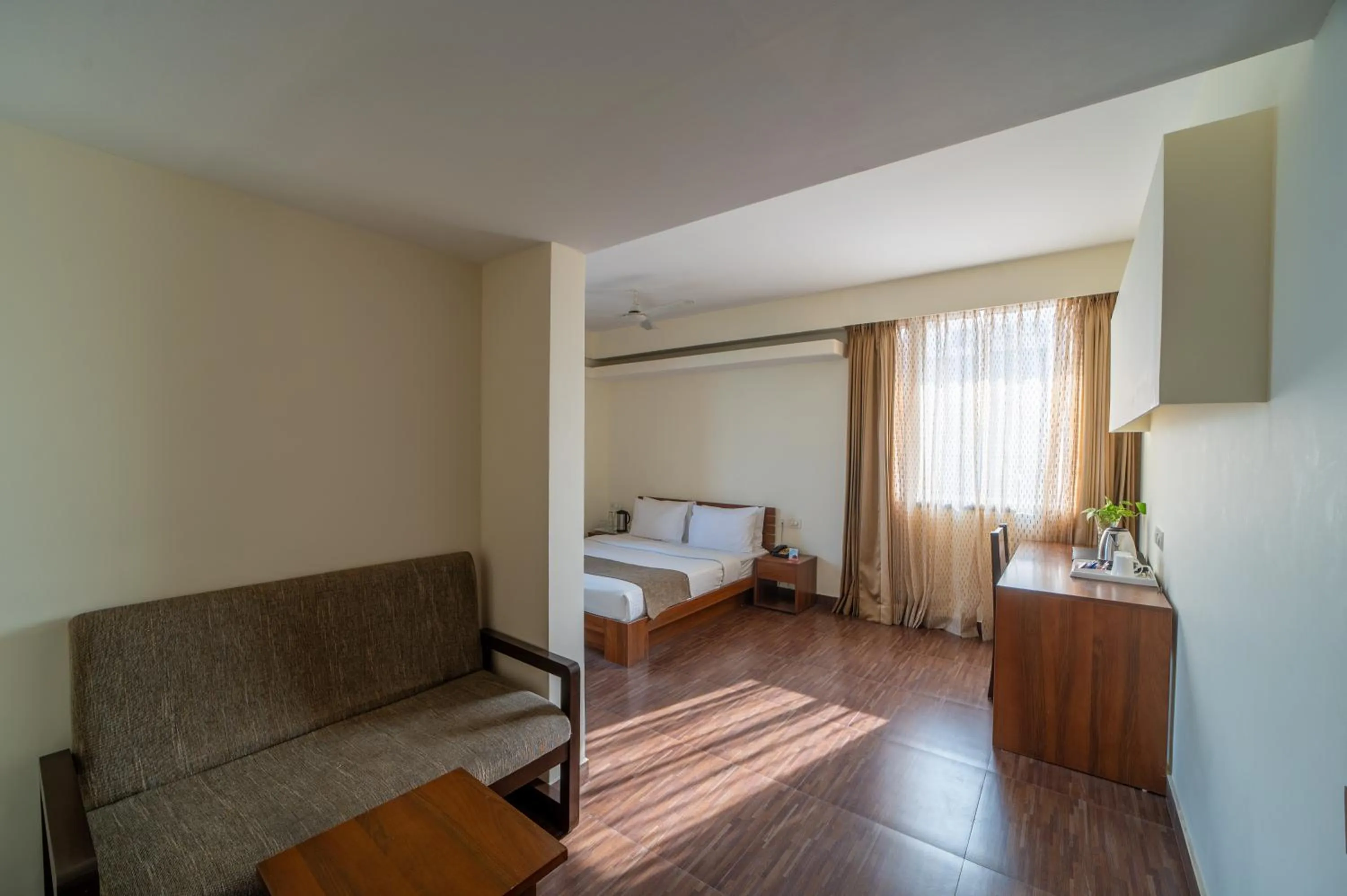 Bedroom, Bed in Whispering Palms Hotel Jaipur