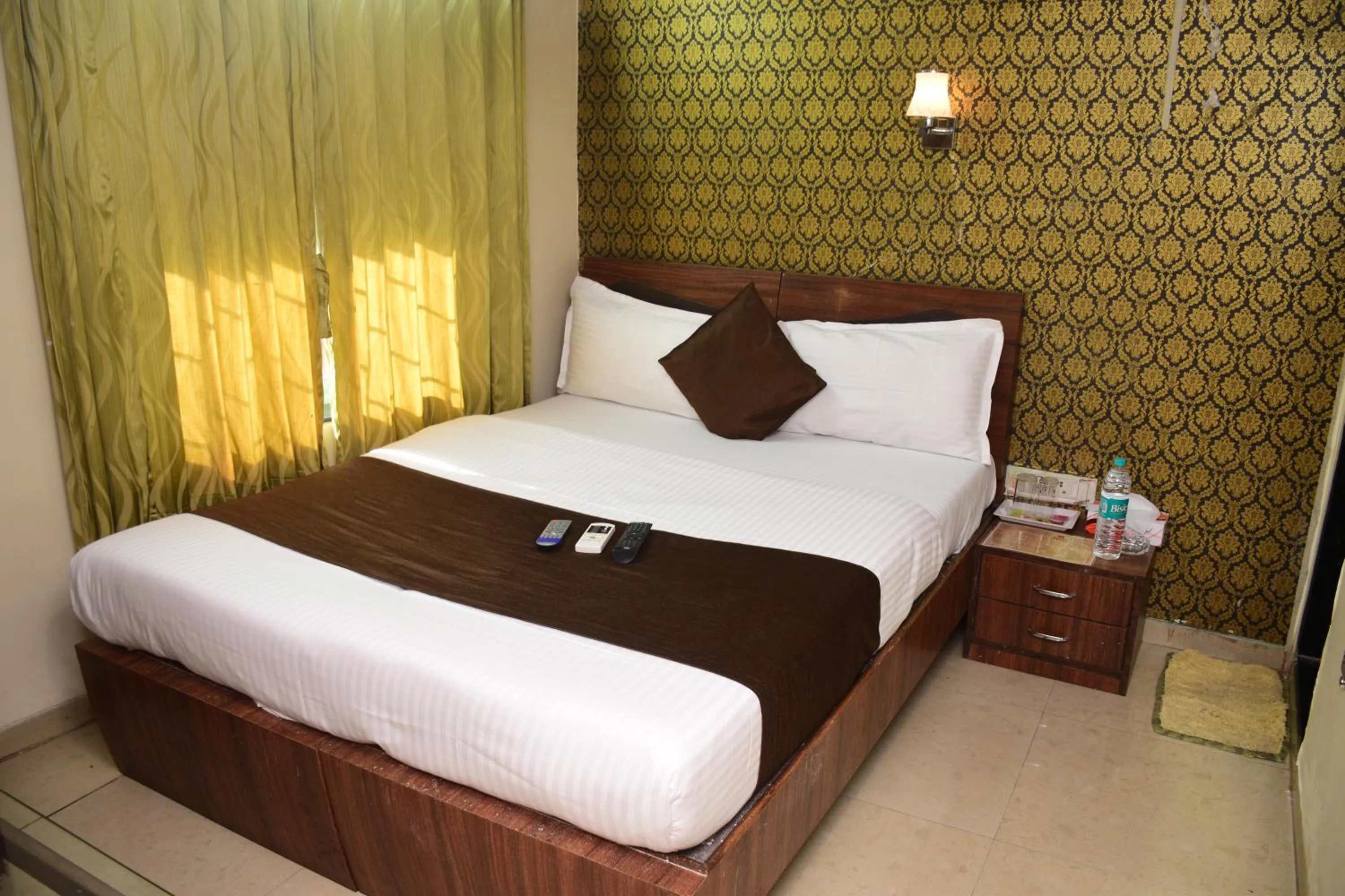 Bed in Hotel K.C Residency