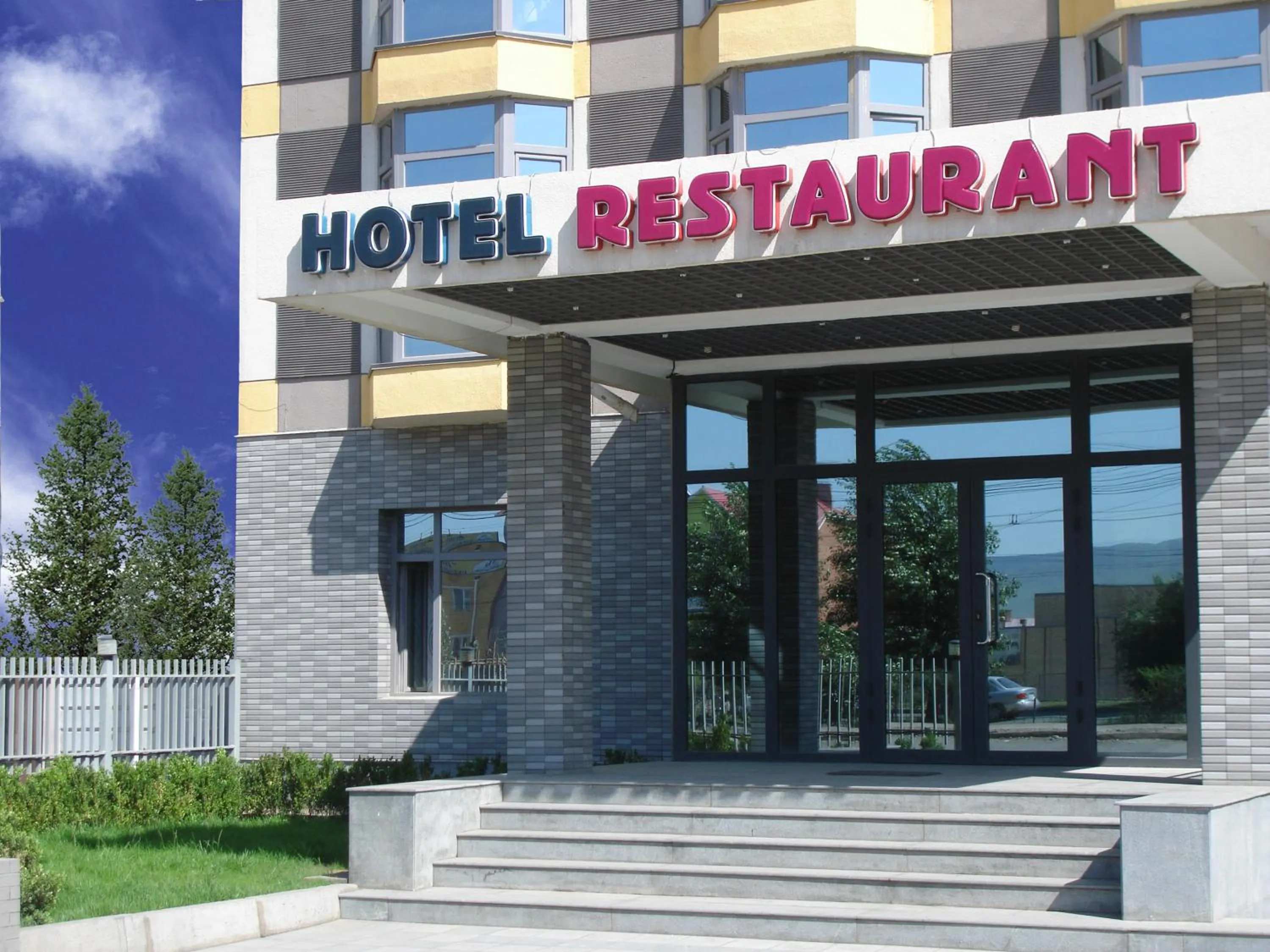 Facade/entrance in New West Hotel