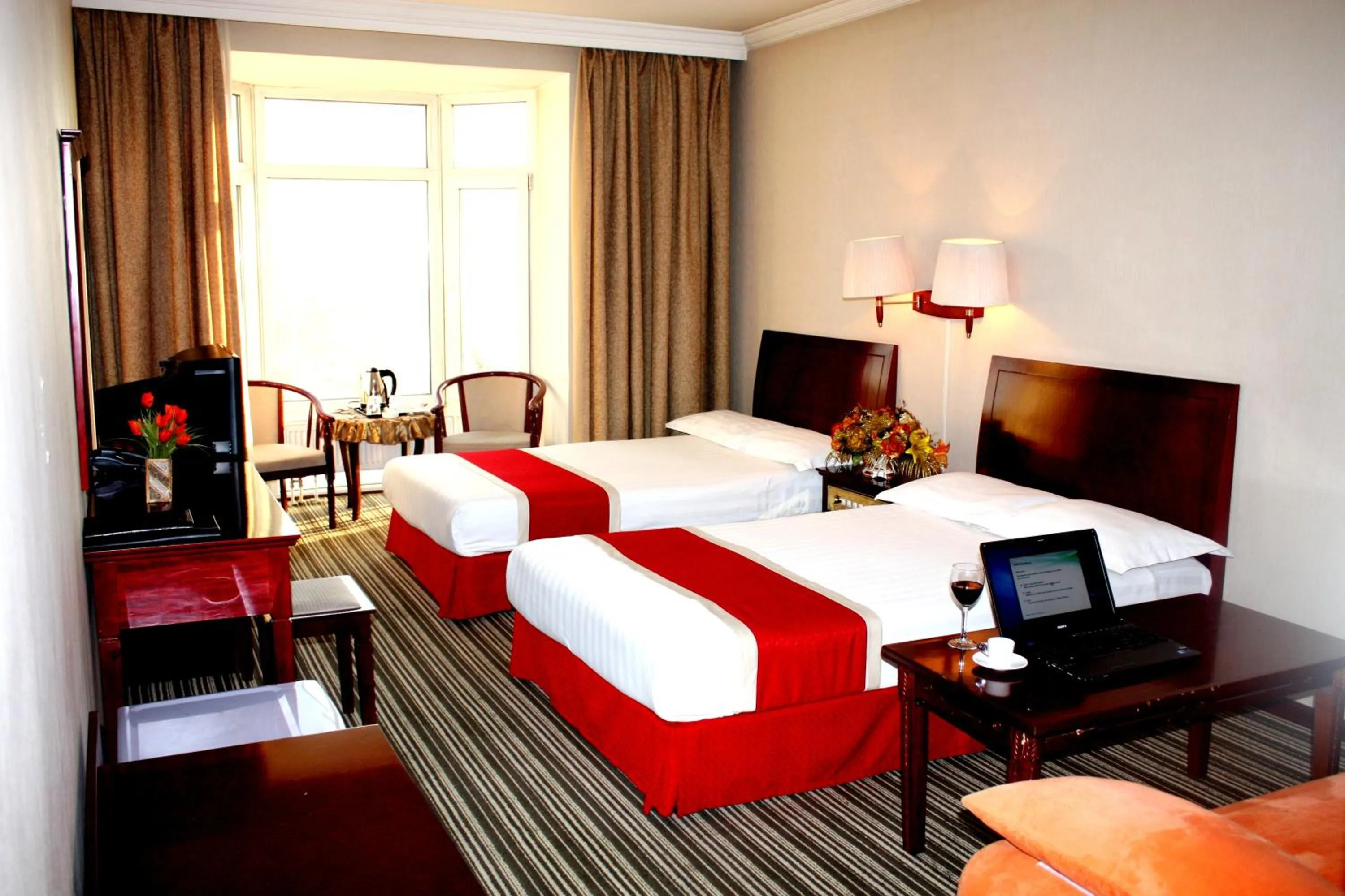 Bedroom, Bed in New West Hotel