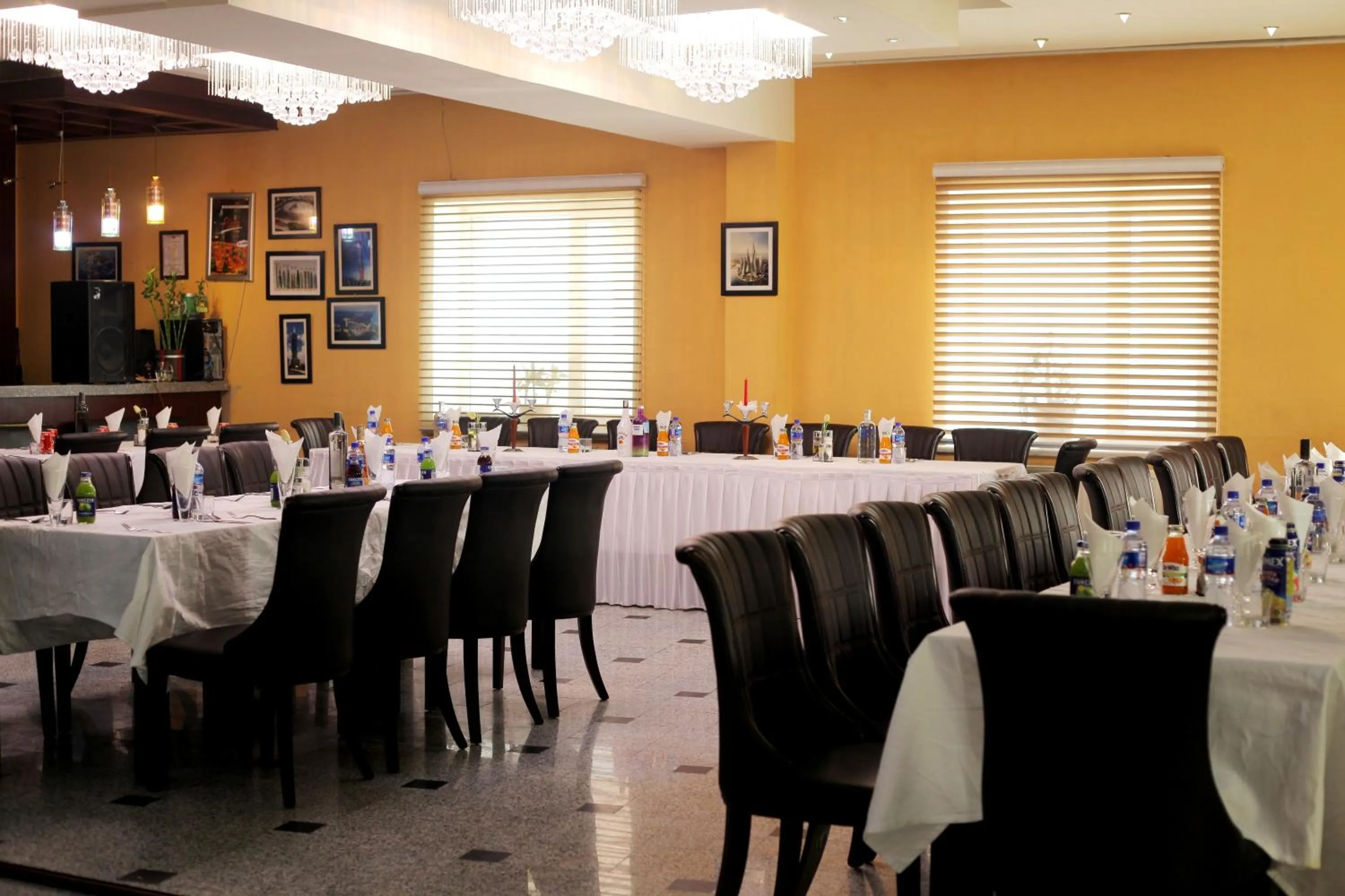 Restaurant/places to eat in New West Hotel