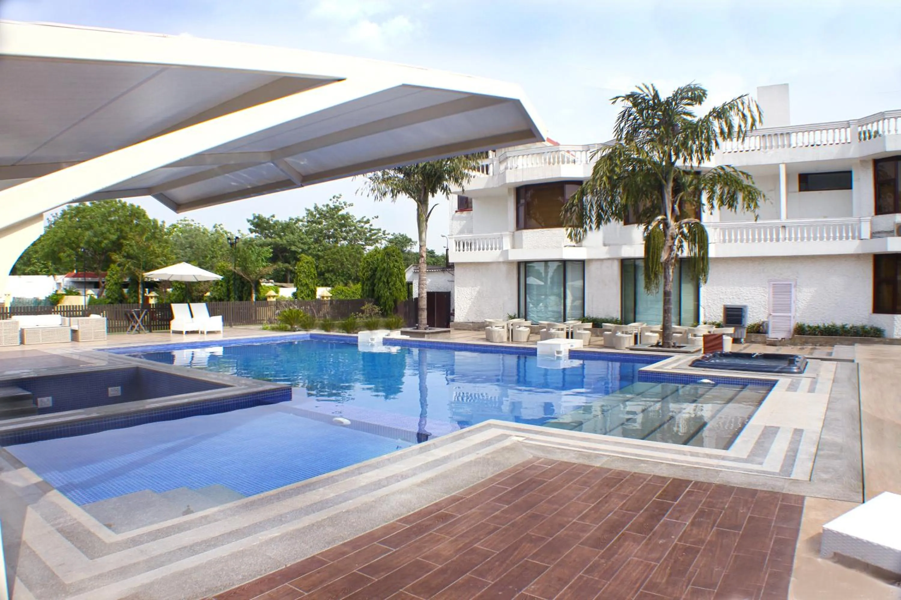 Swimming pool in Spara Boutique Resort