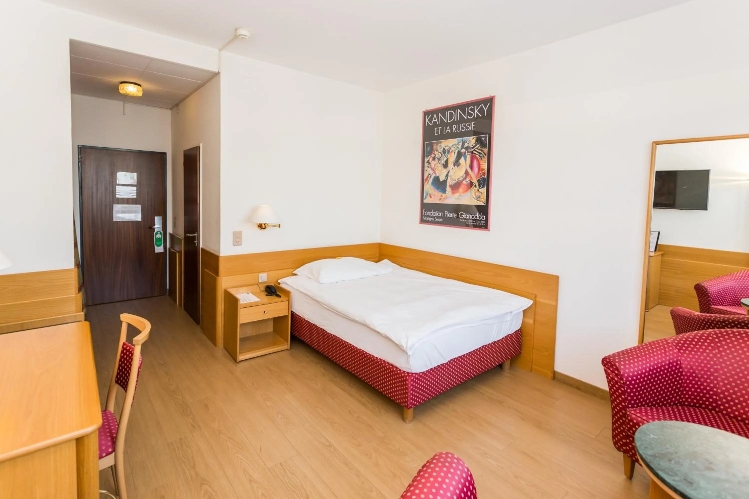 Photo of the whole room in Hôtel du Rhône