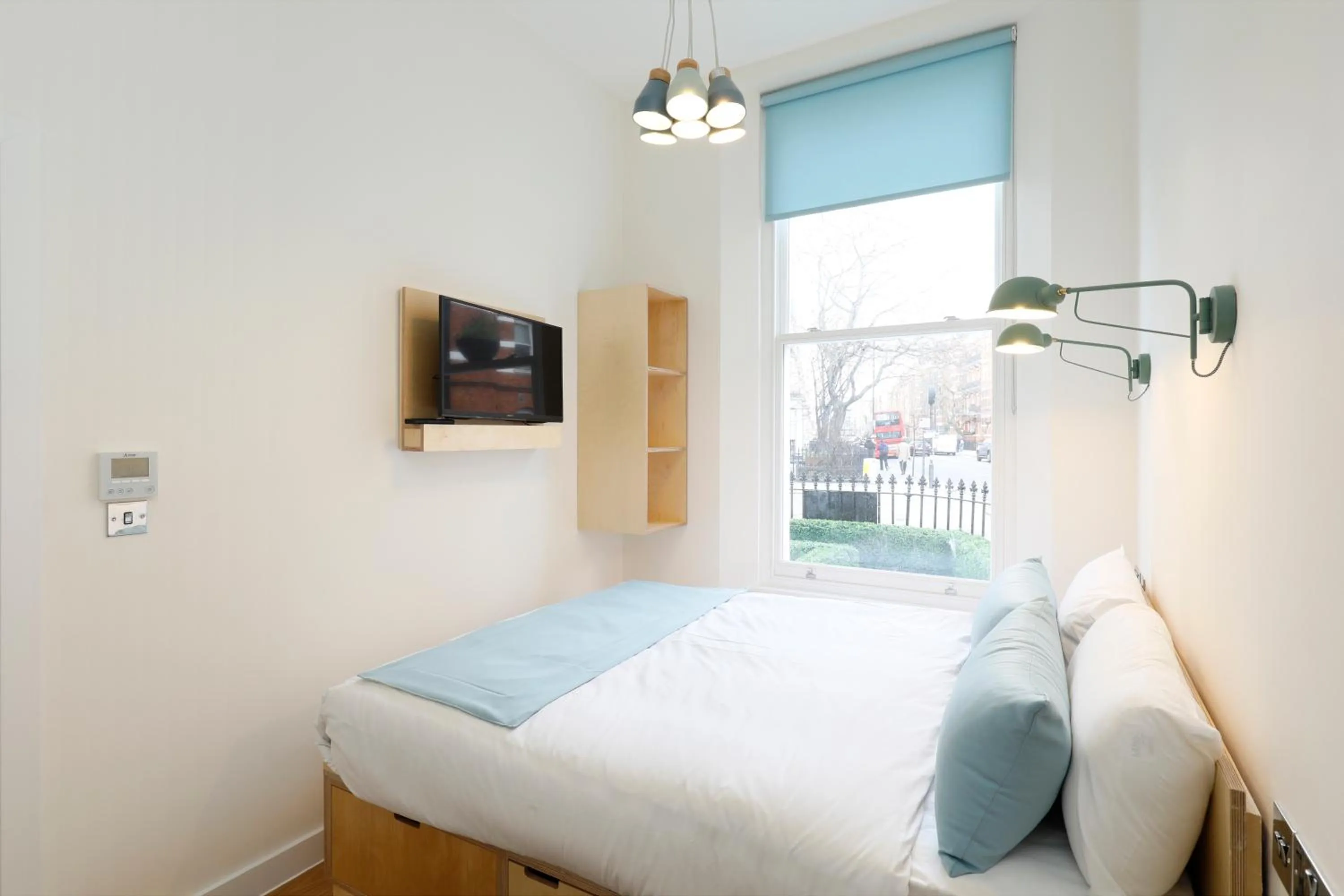 Bed in Kensington Stay