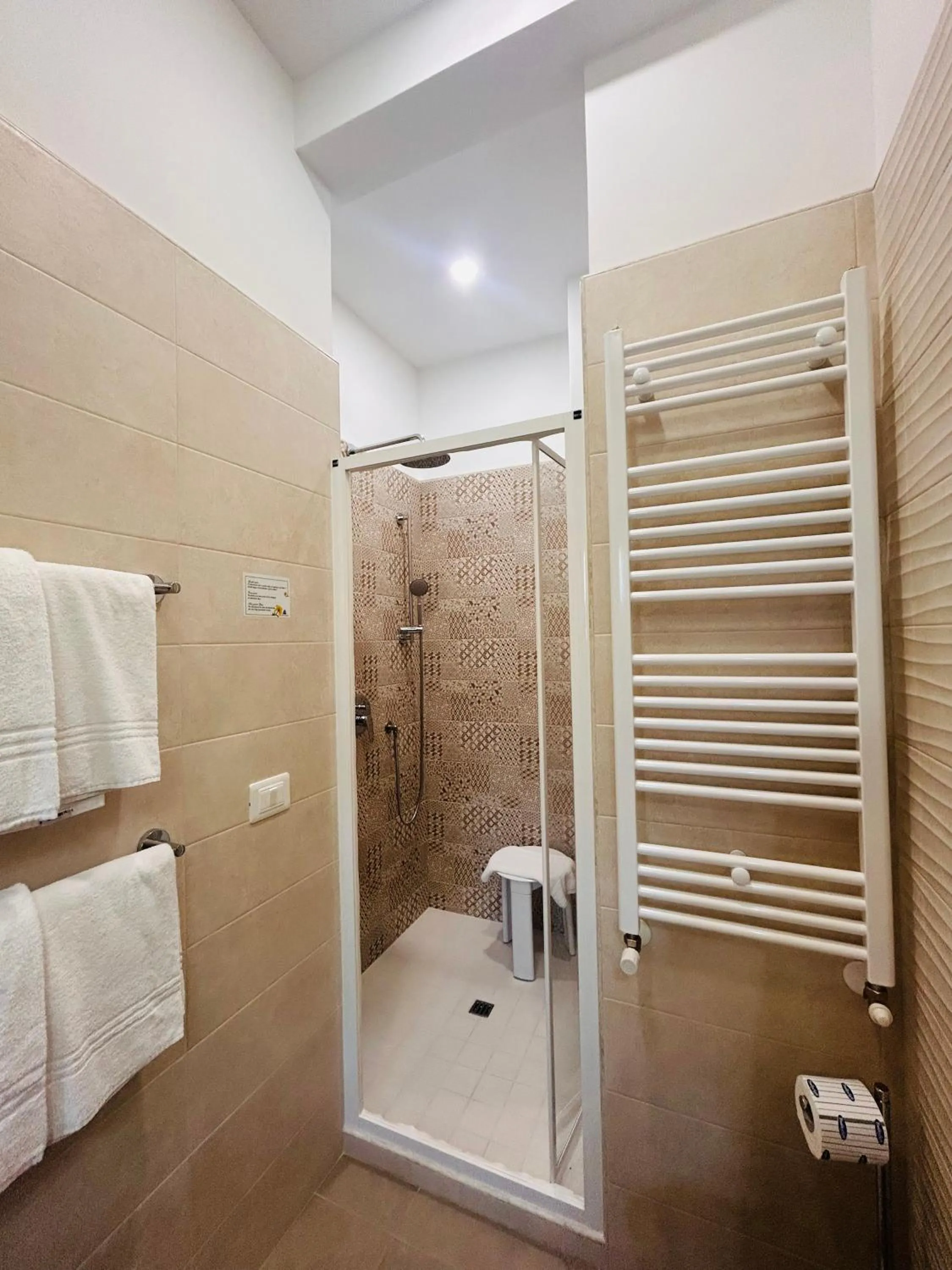 Shower in Il Nocchiero City Hotel