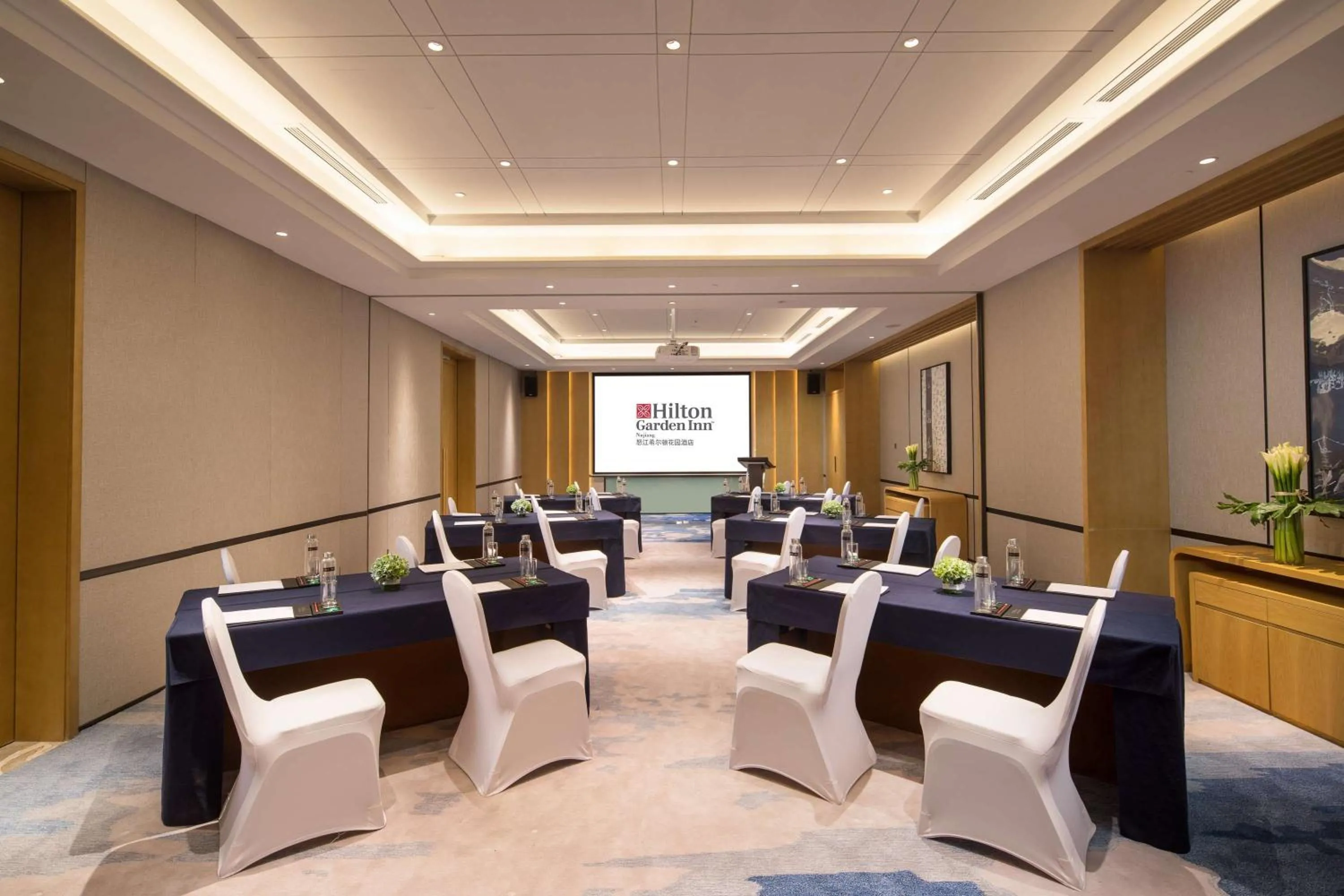 Meeting/conference room in Hilton Garden Inn Nujiang