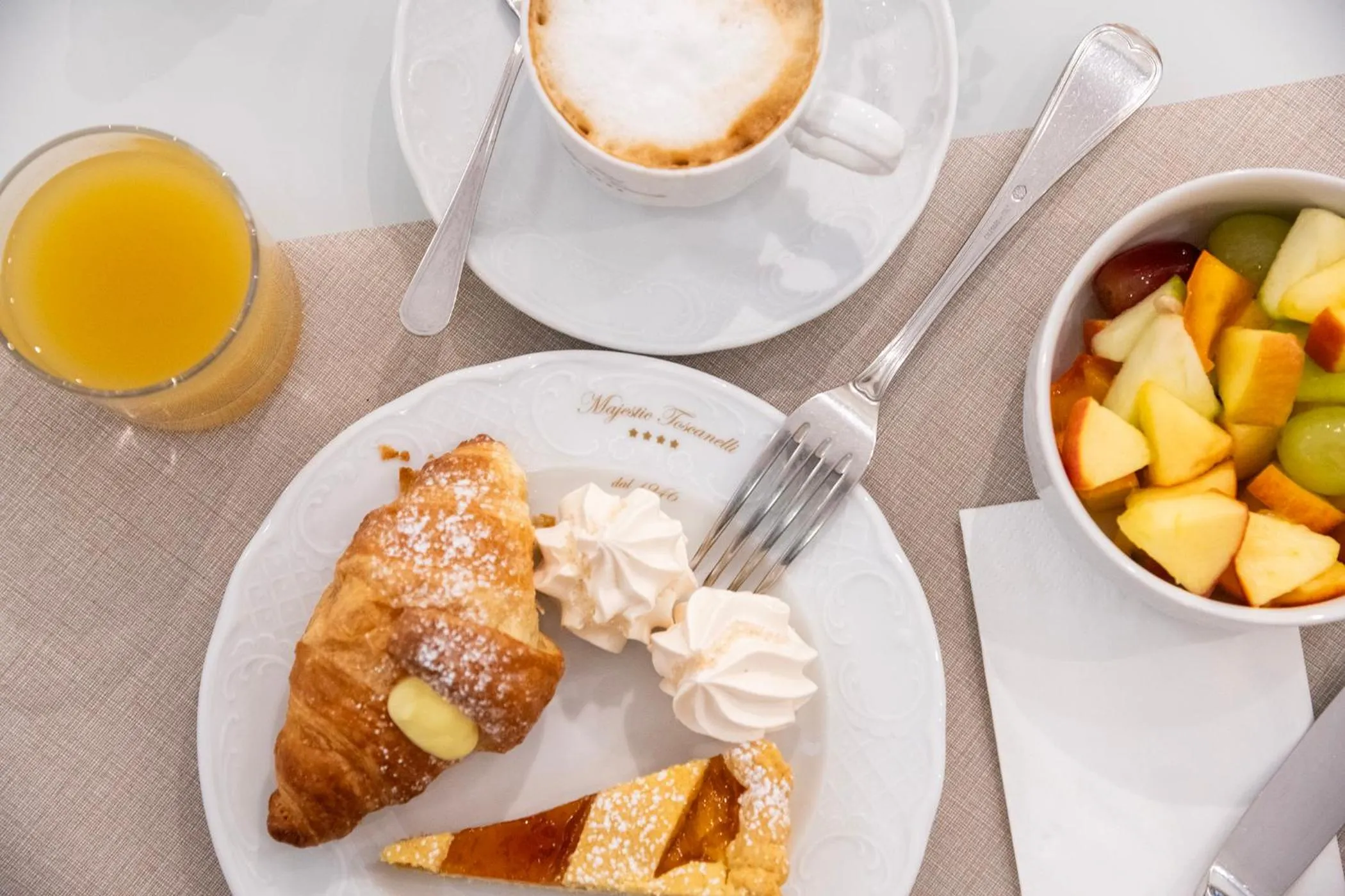 Breakfast in Majestic Toscanelli (centro storico)