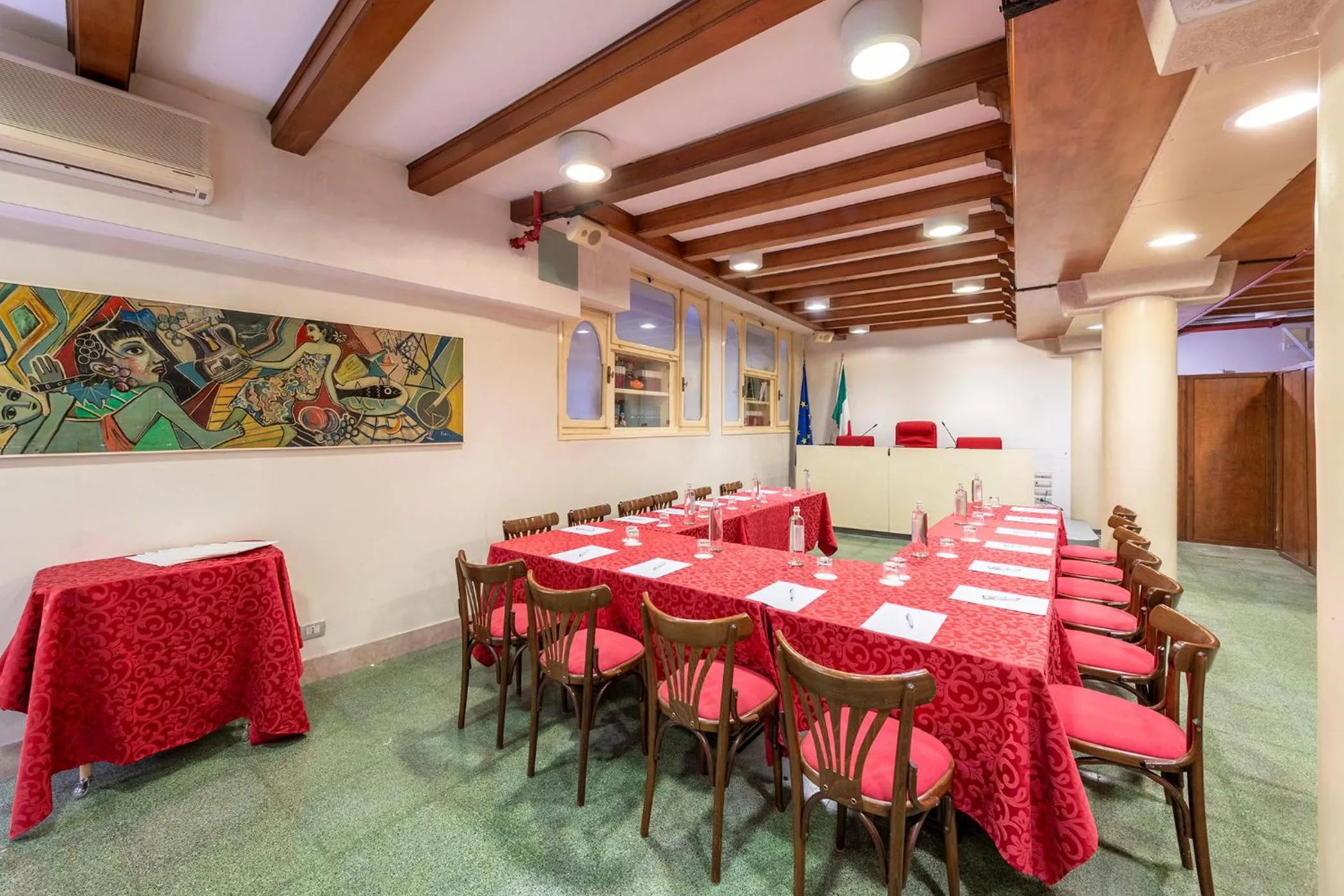 Business facilities in Majestic Toscanelli (centro storico)