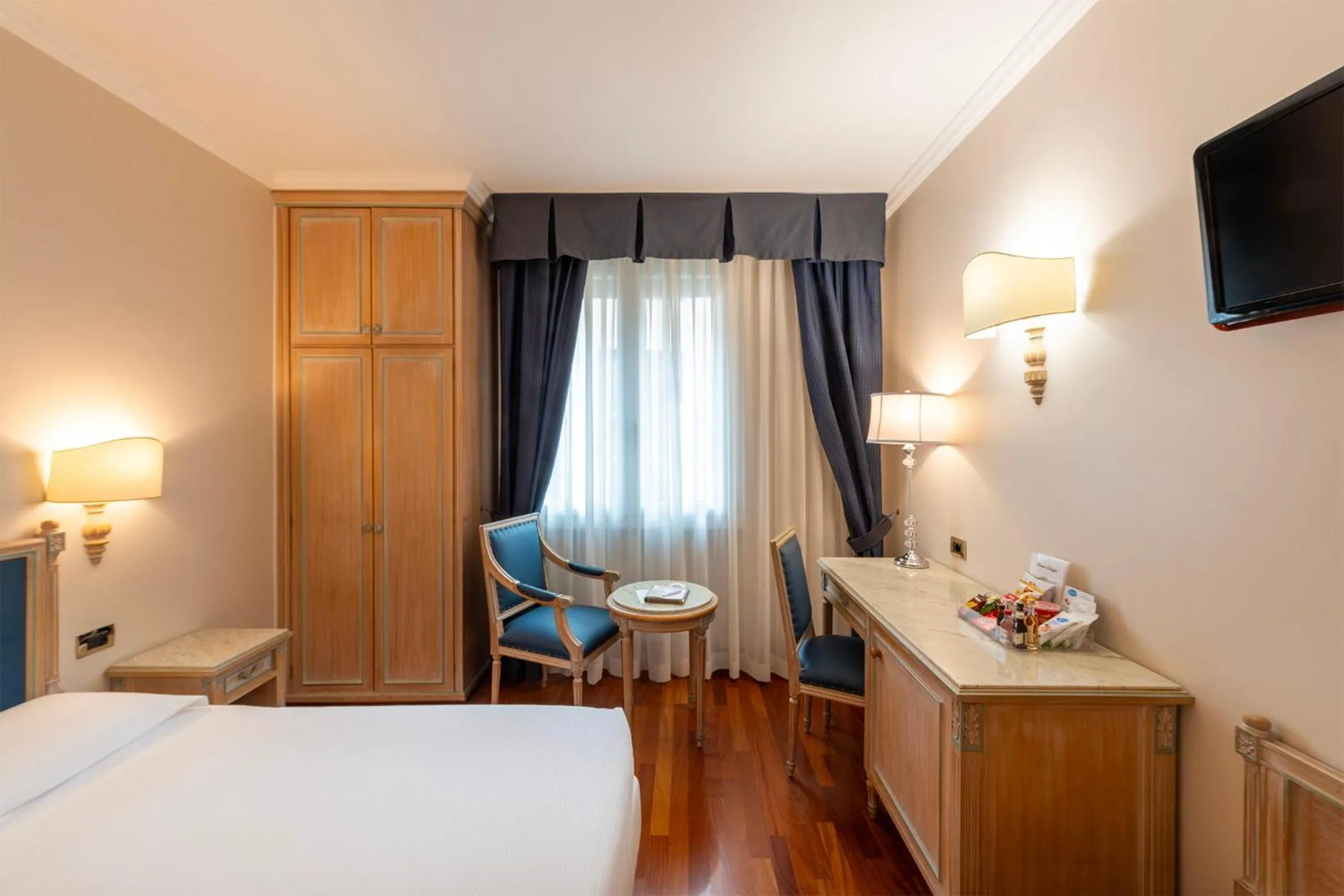 TV and multimedia, Bed in Majestic Toscanelli (centro storico)