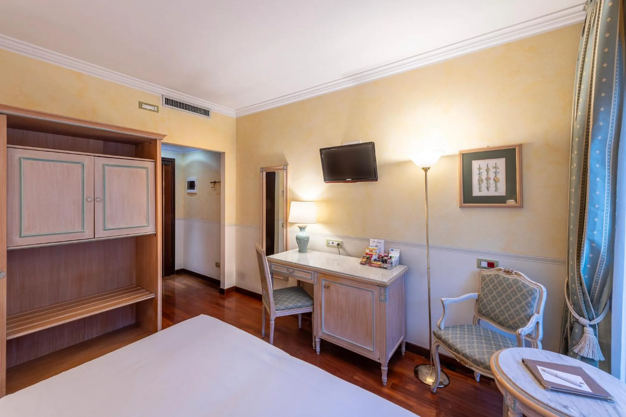 TV and multimedia, Bed in Majestic Toscanelli (centro storico)
