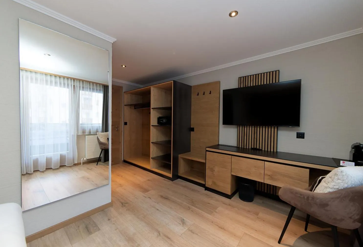 Photo of the whole room, Bed in Panorama Samnaun