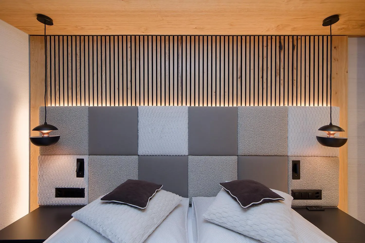 Photo of the whole room, Bed in Panorama Samnaun