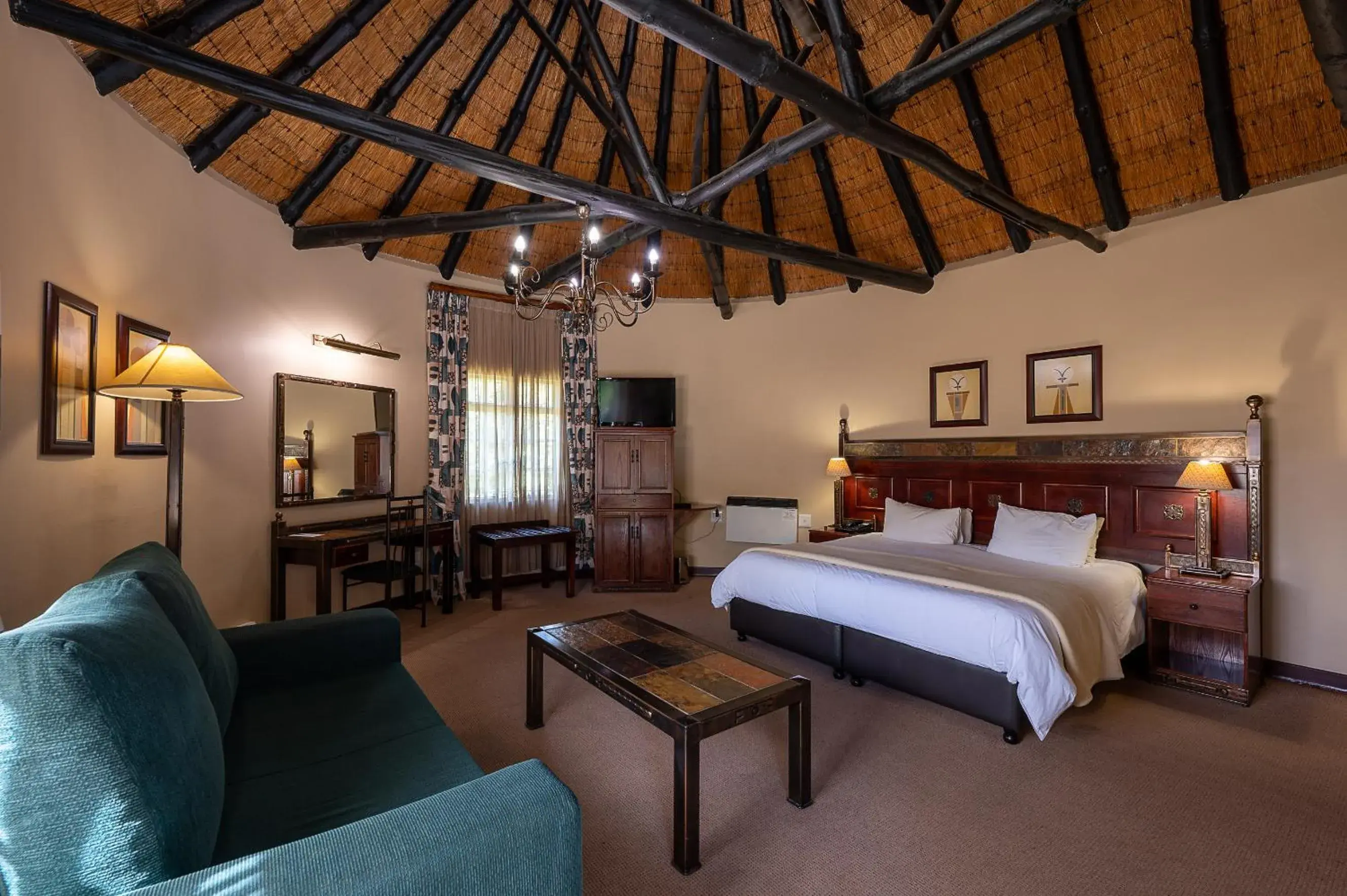 Standard King Room in Cathedral Peak Hotel Standard King Room in Cathedral Peak Hotel