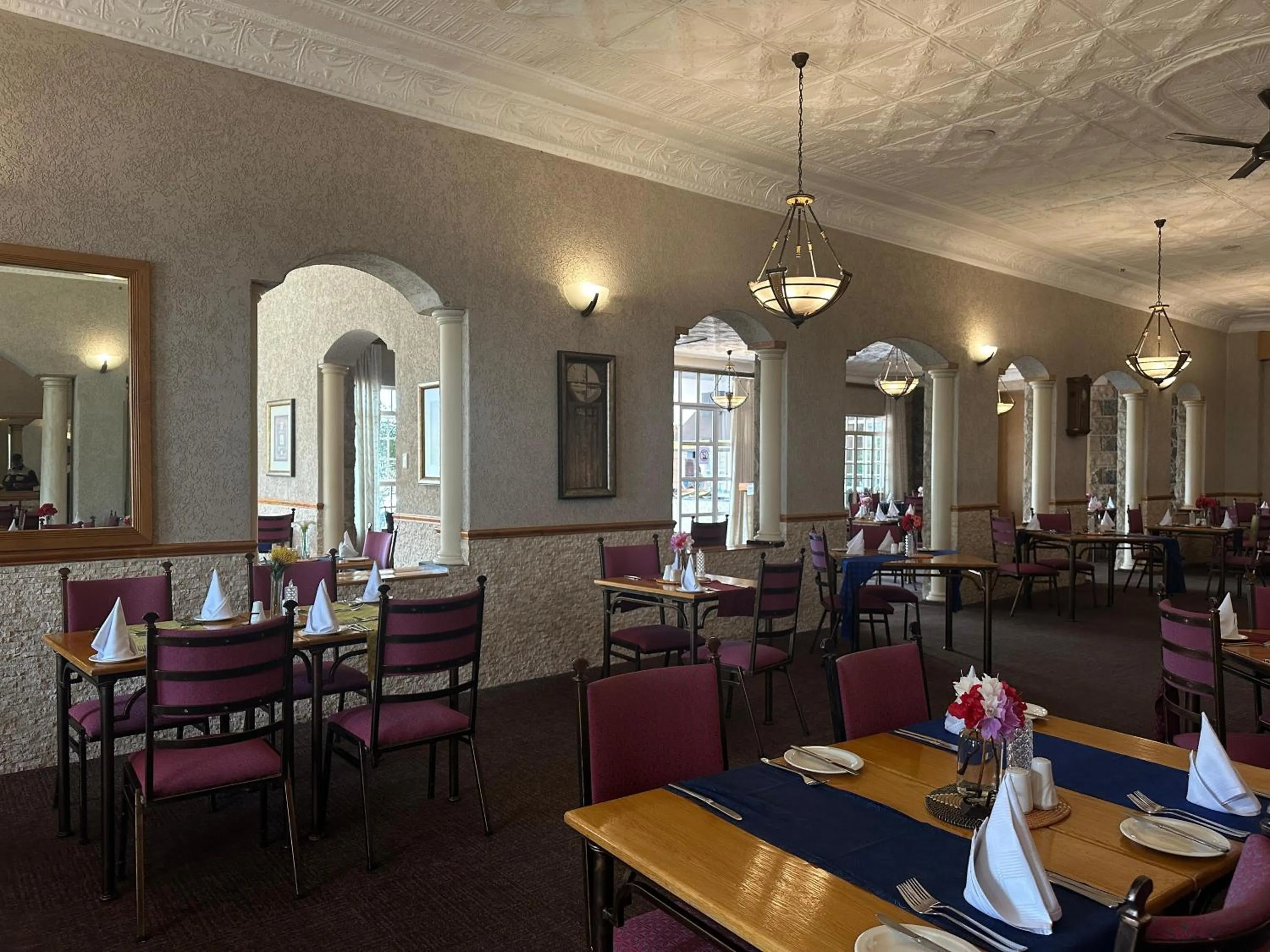 Restaurant/places to eat in Cathedral Peak Hotel