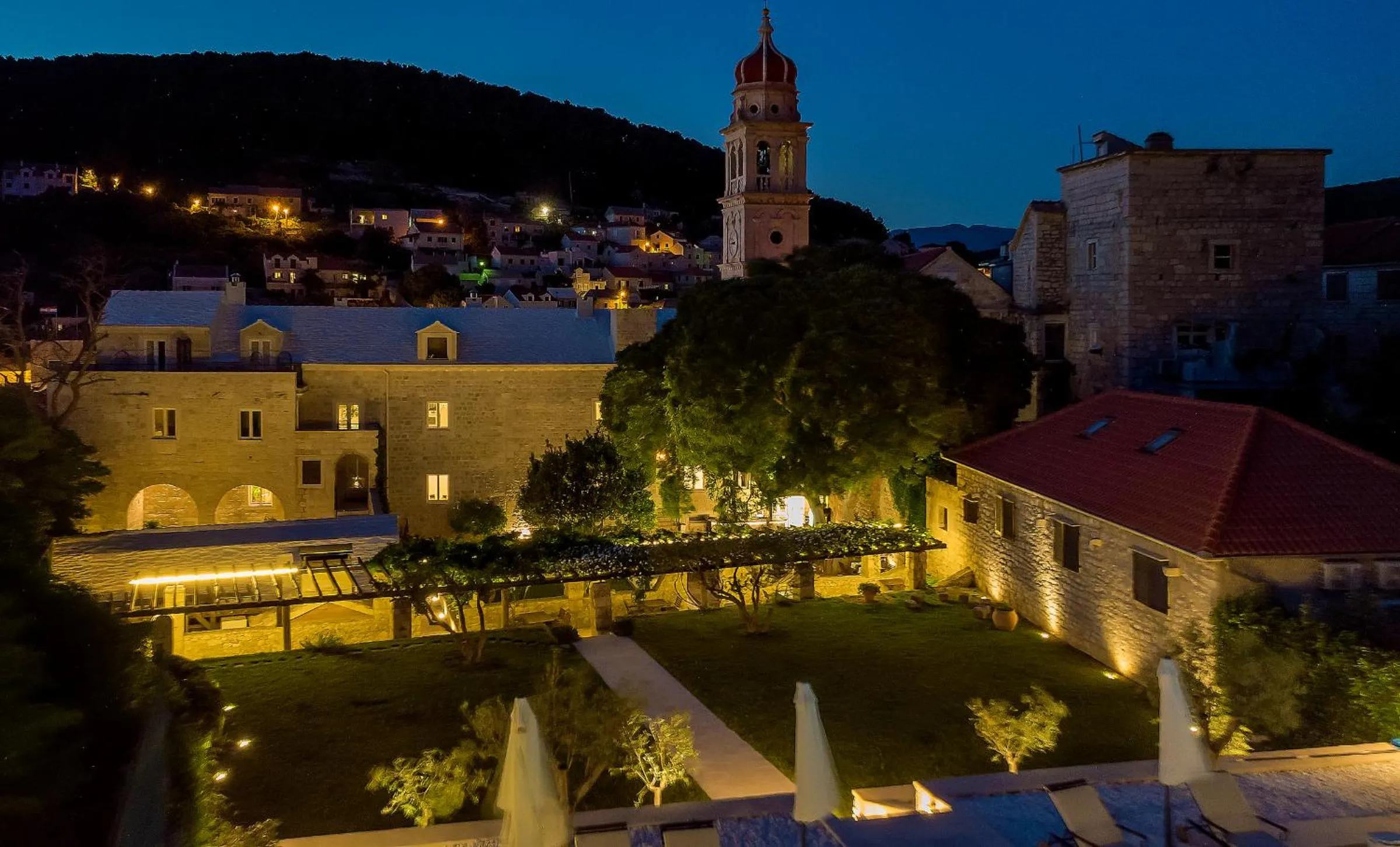 Property building in Puteus Palace Heritage Hotel
