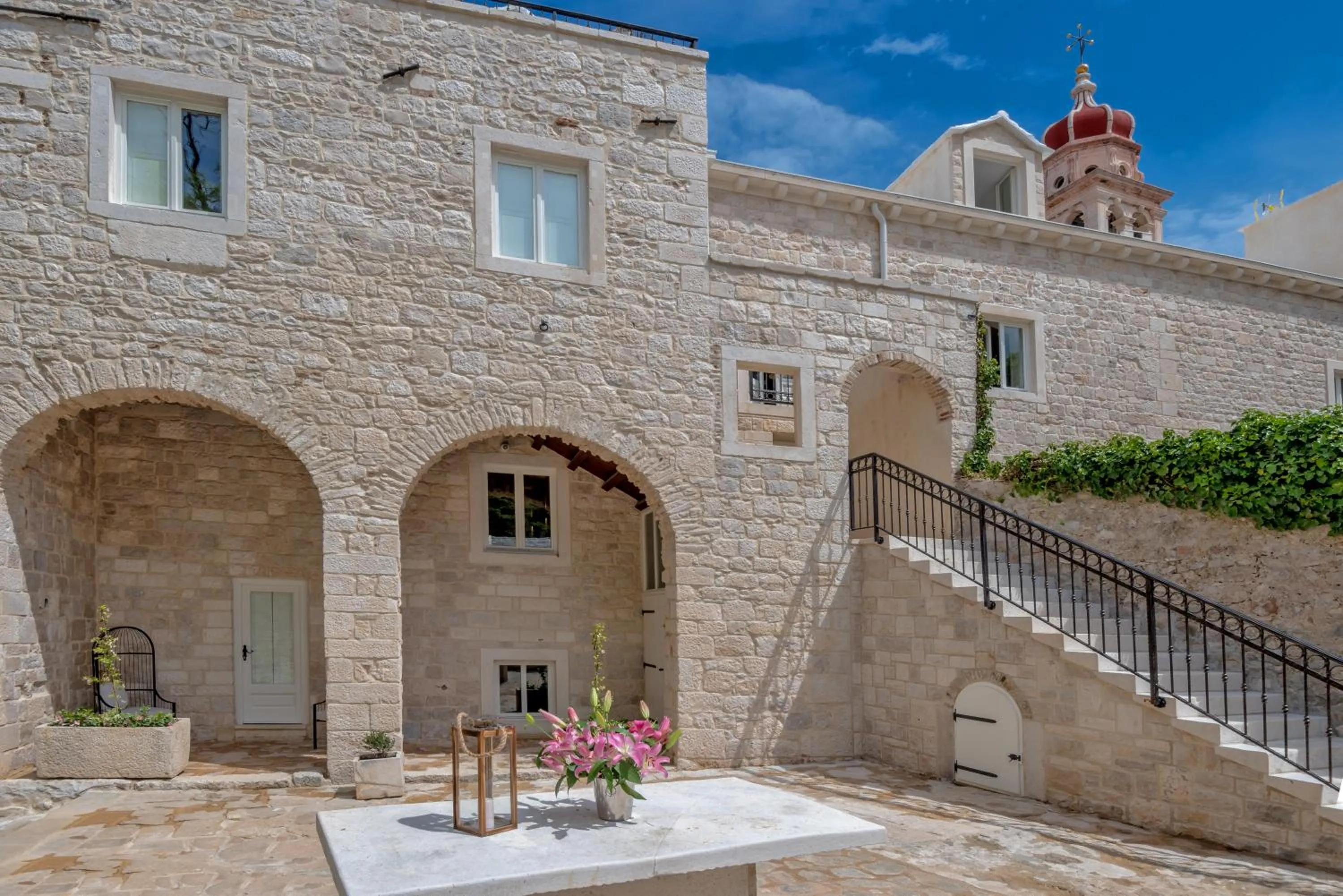 Property building in Puteus Palace Heritage Hotel