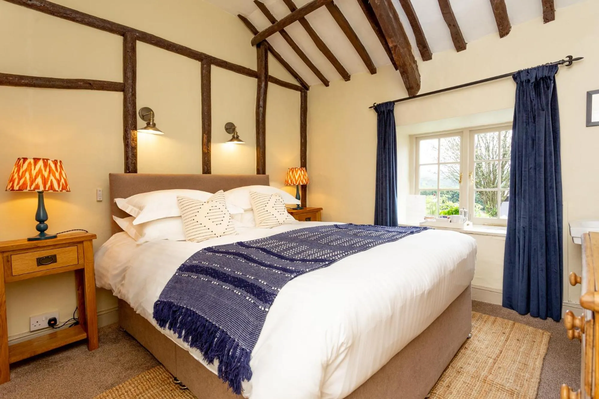 Bedroom, Bed in Castle Inn