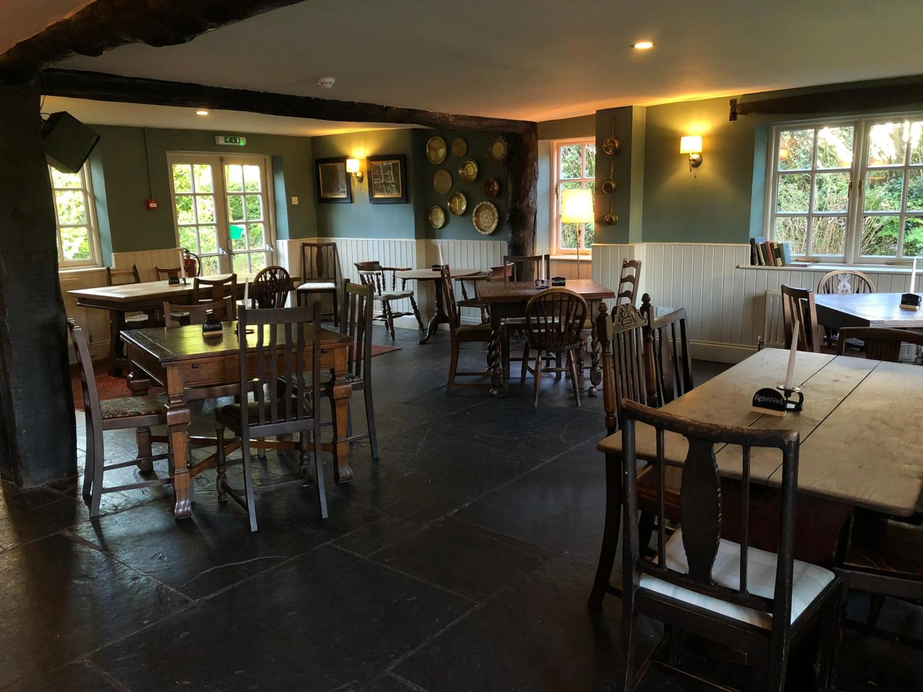 Restaurant/places to eat in Castle Inn