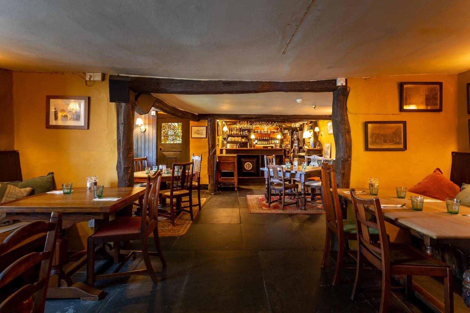 Restaurant/places to eat in Castle Inn